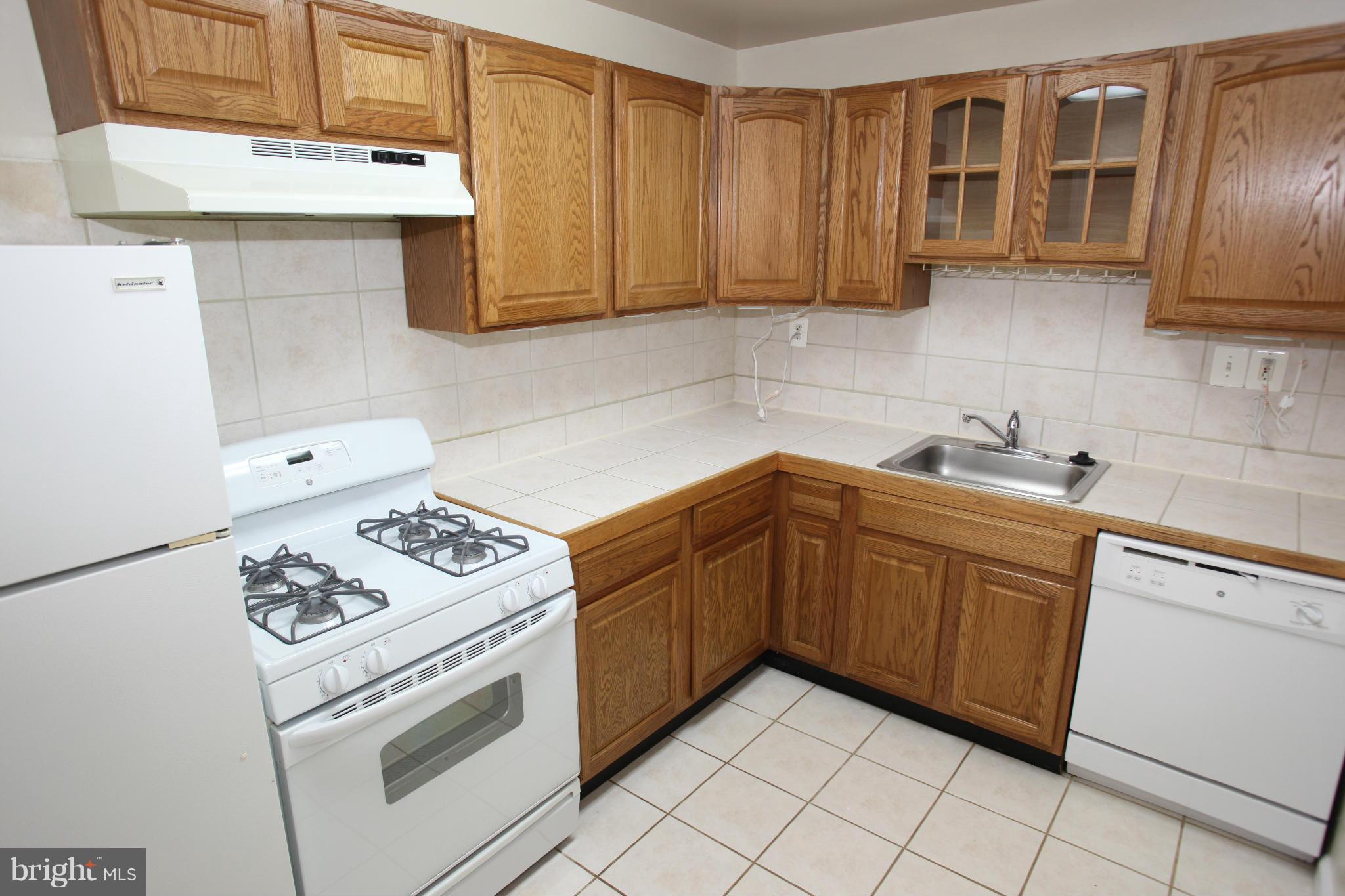 PIMMIT HILLS - Residential Lease