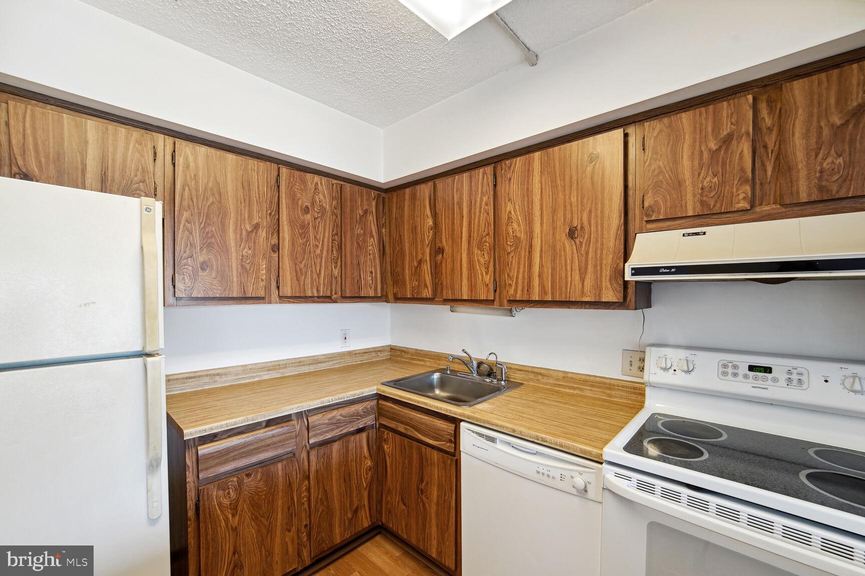 LEISURE WORLD - Residential