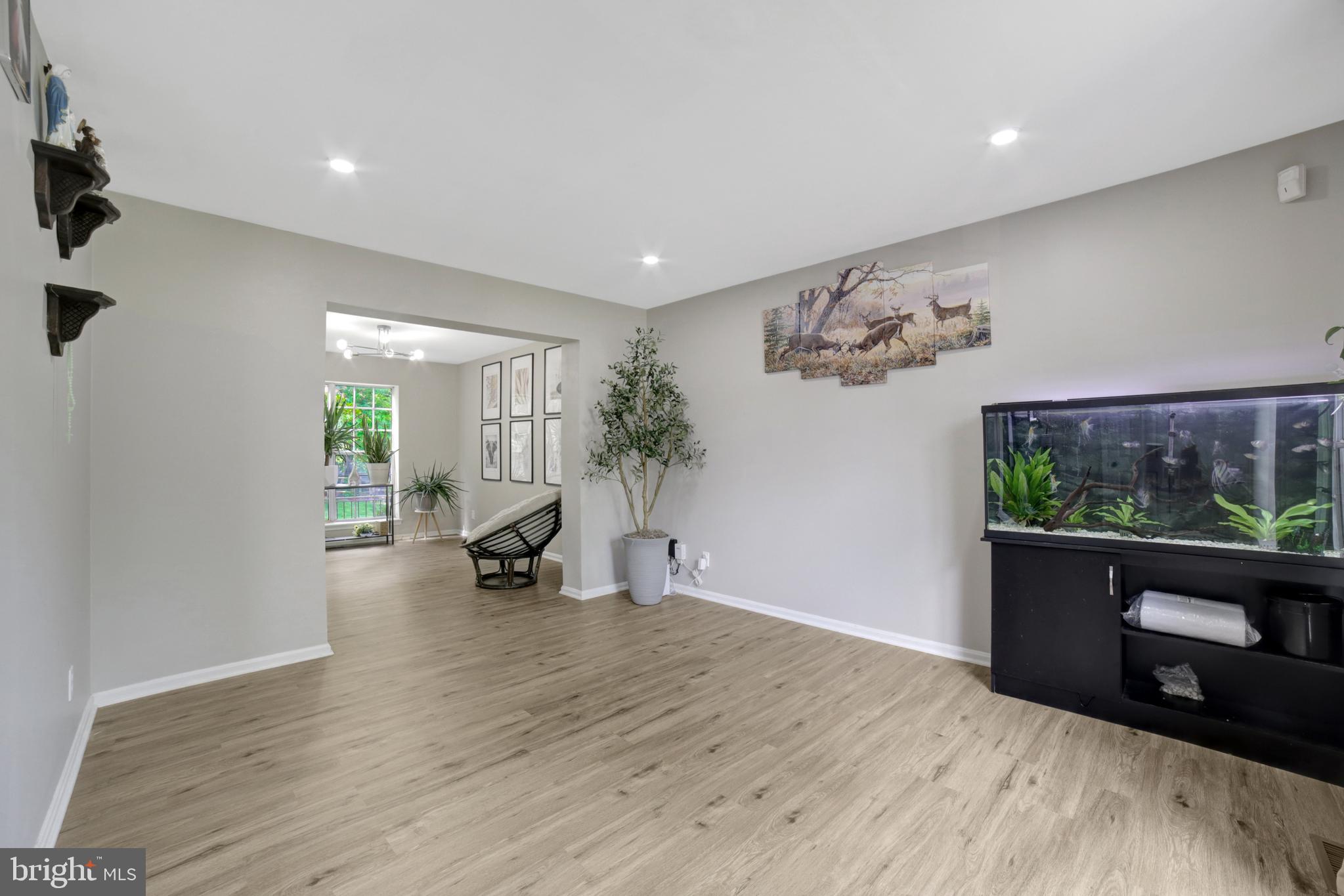WHITE HALL FOREST - Residential