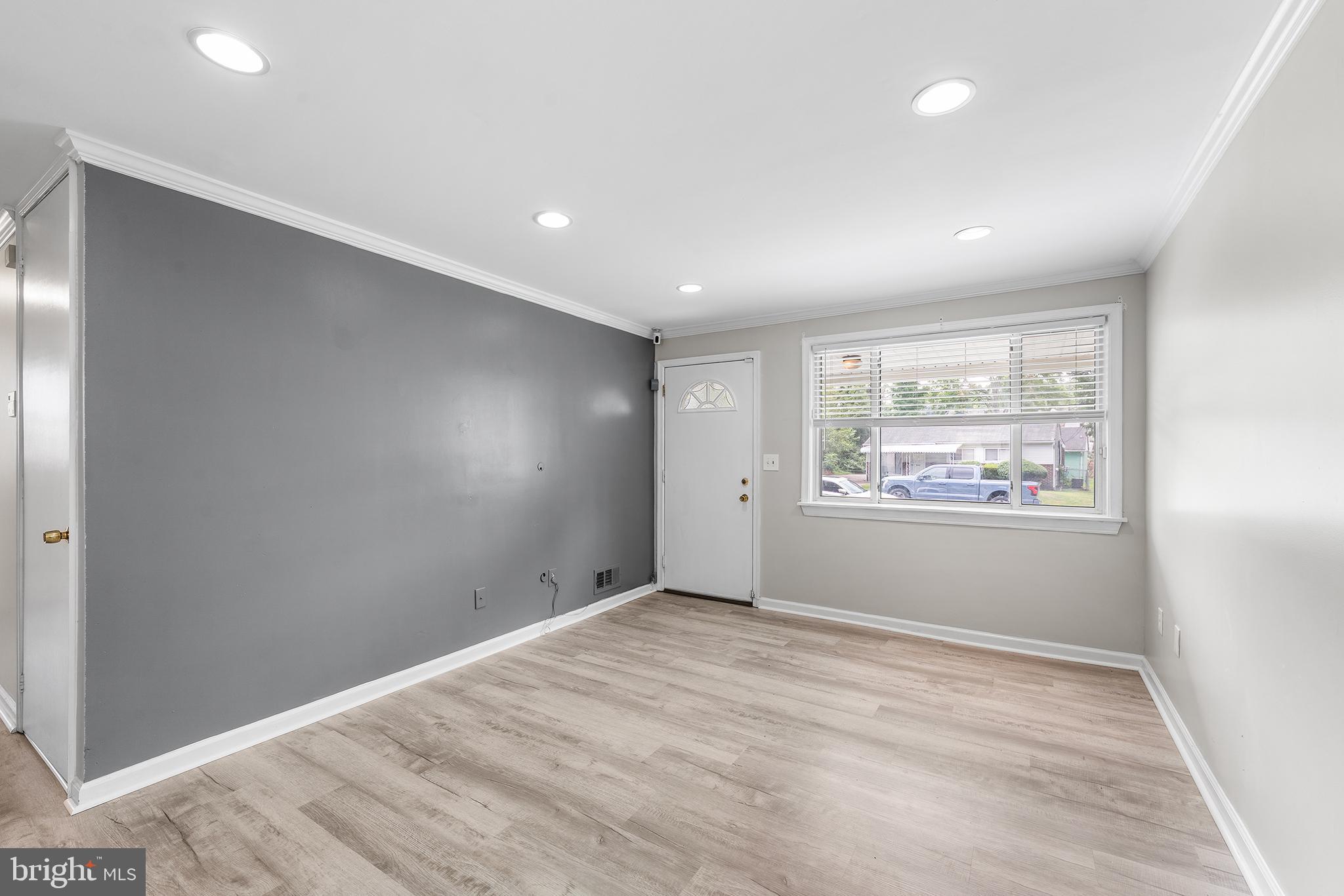 GLENARDEN WOODS - Residential