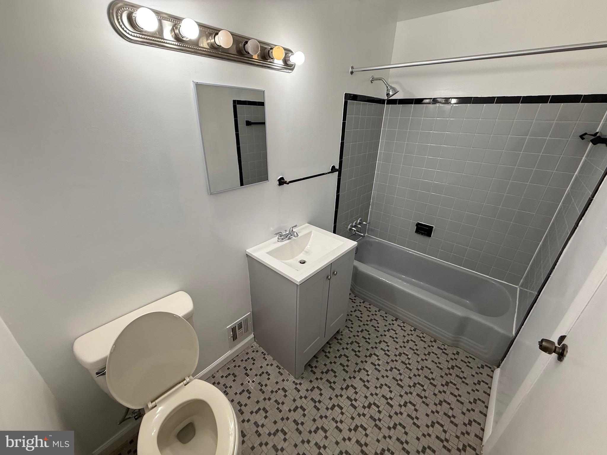SCHROM HILLS - Residential Lease