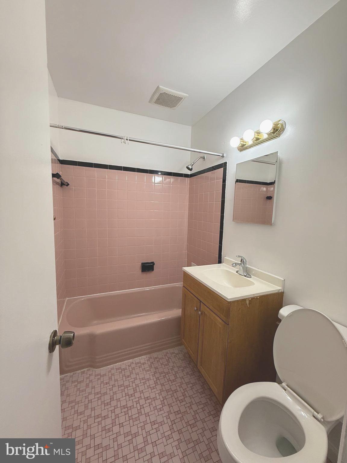 SCHROM HILLS - Residential Lease