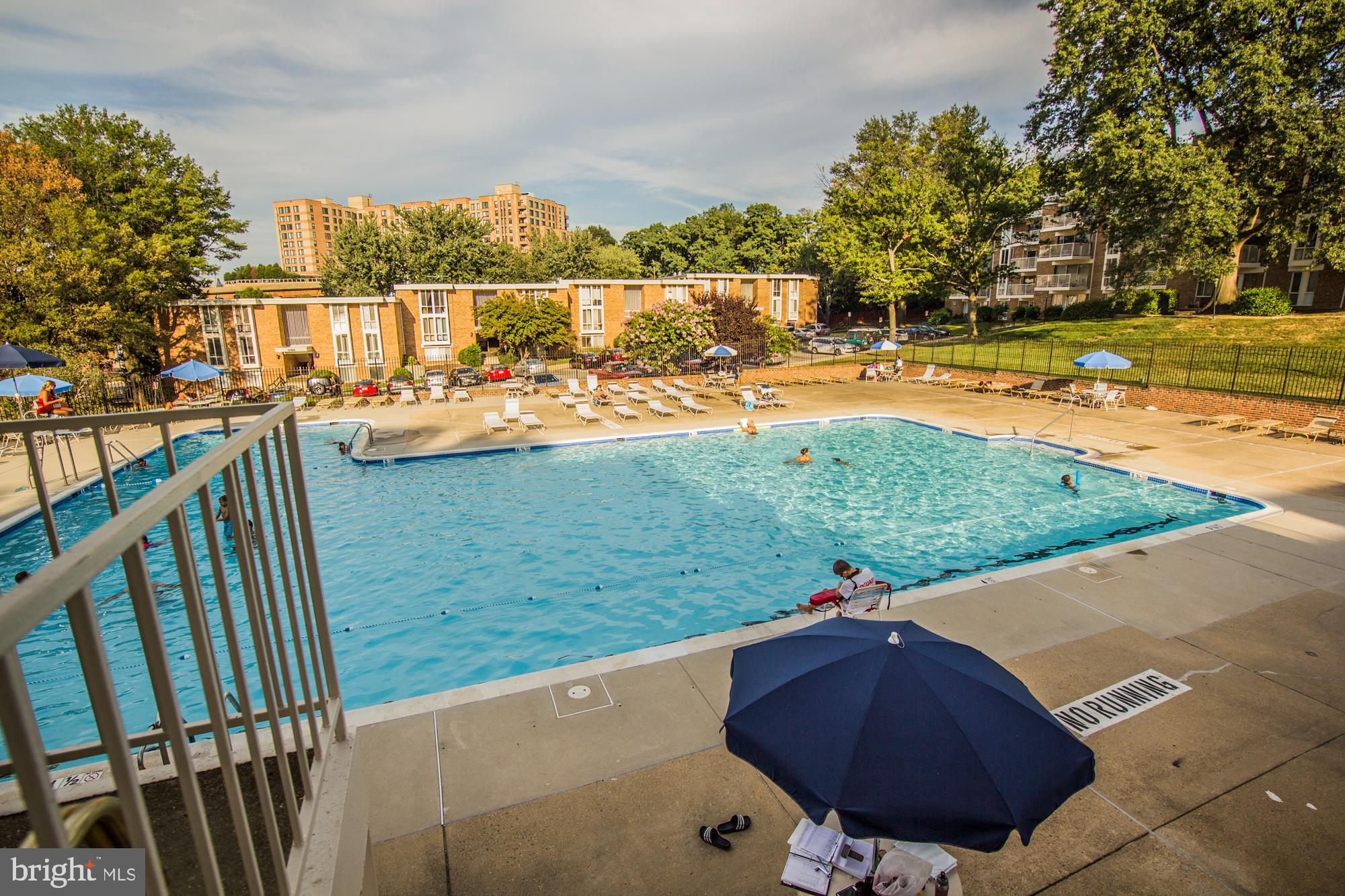 HUNTINGTON CLUB - Residential