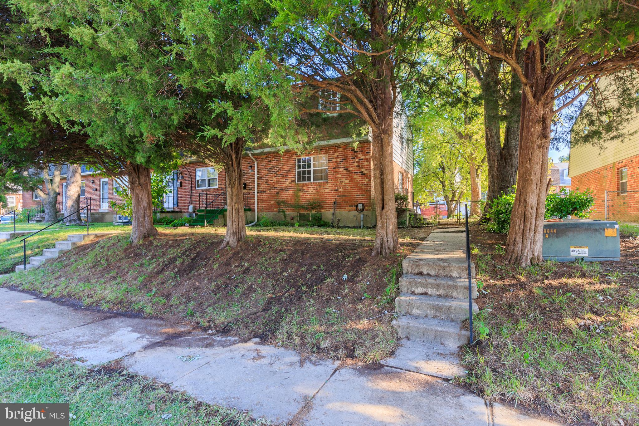 AMAZING INVESTMENT OPPORTUNITY!! Seller is looking for a serious investor or a handy homeowner that is seeking a great investment opportunity. This property can be fixed up and resold for quick cash, rented for great cash flow, or made into a great home for a family! Property will be sold AS - IS. Seller will not consider any inspection contingencies and will only consider cash or private money offers. Property is vacant and easy to show so schedule your showing today!
**MULTIPLE OFFERS - Seller is asking for highest and best offers through Wednesday 10/12 at 5pm**