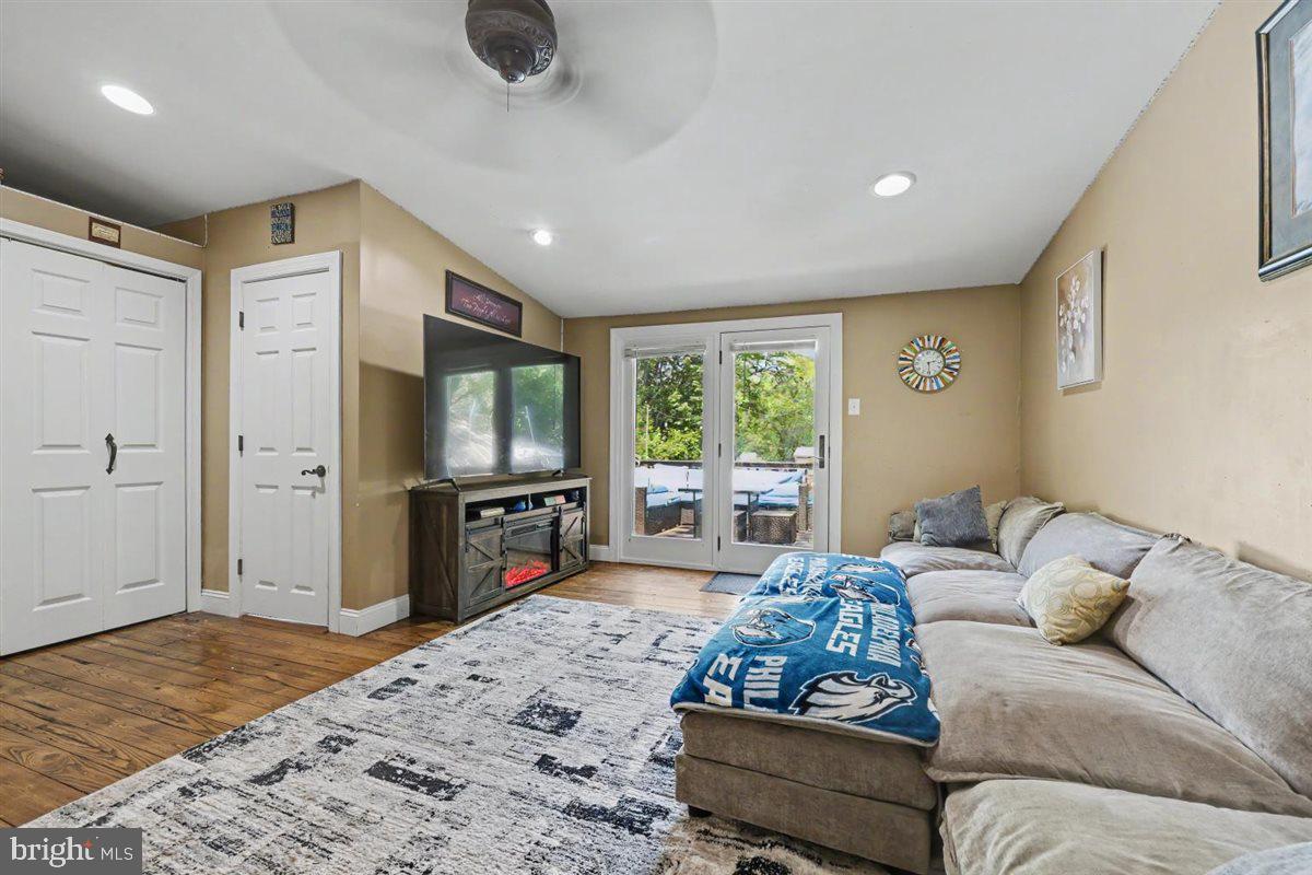 SPRING MOUNT - Residential