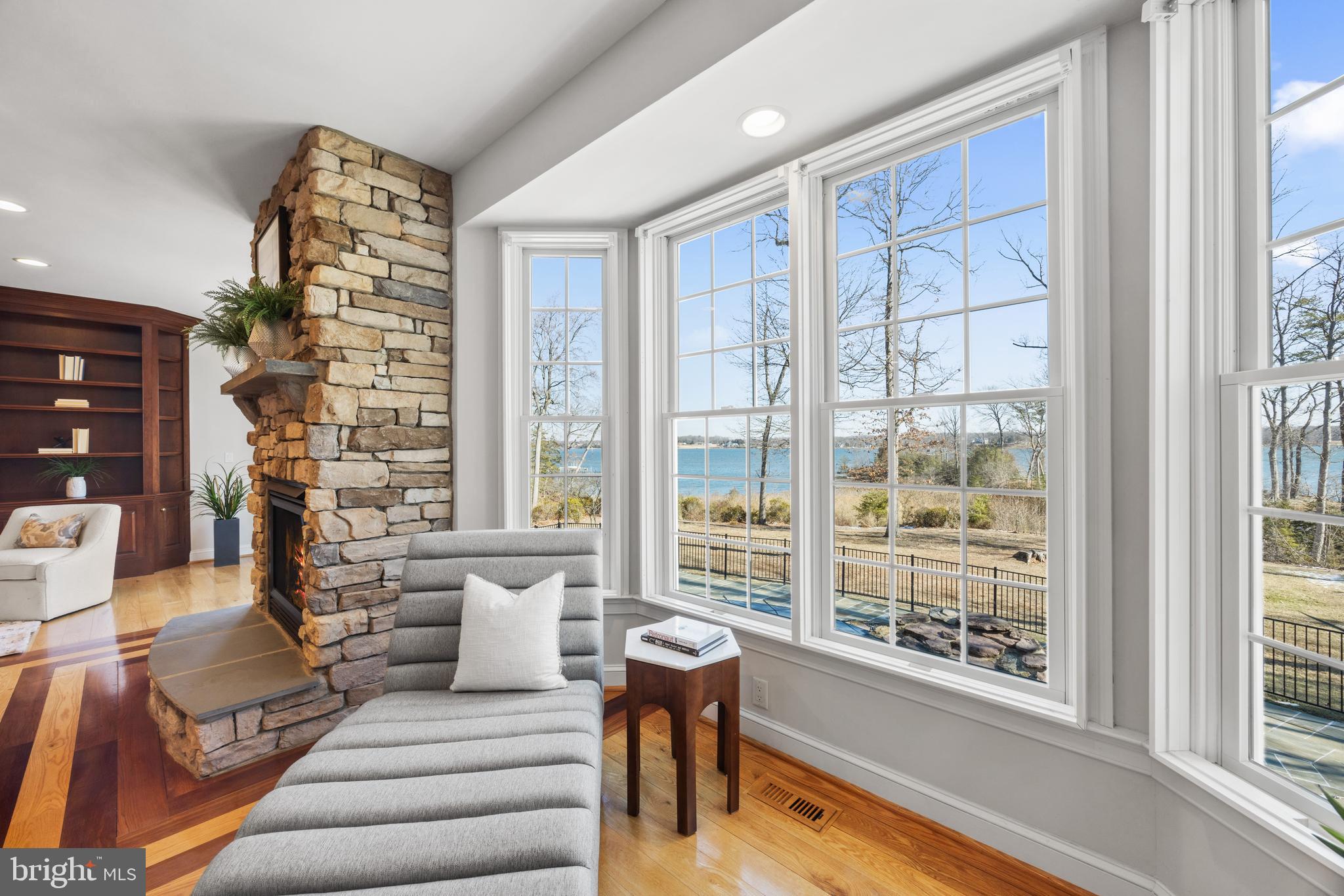 EDGEWATER - Residential