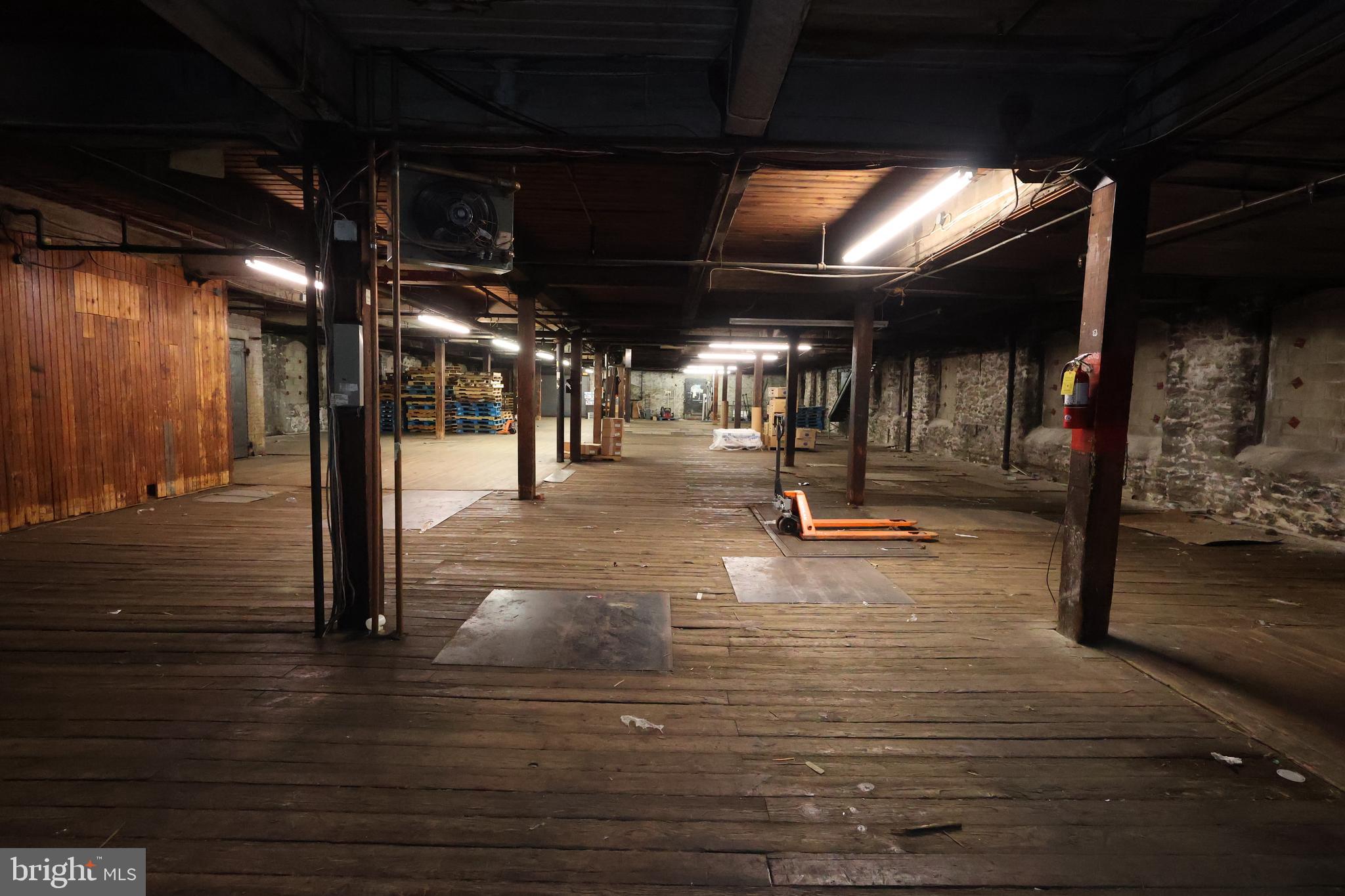 WYNNEFIELD - Commercial Sale