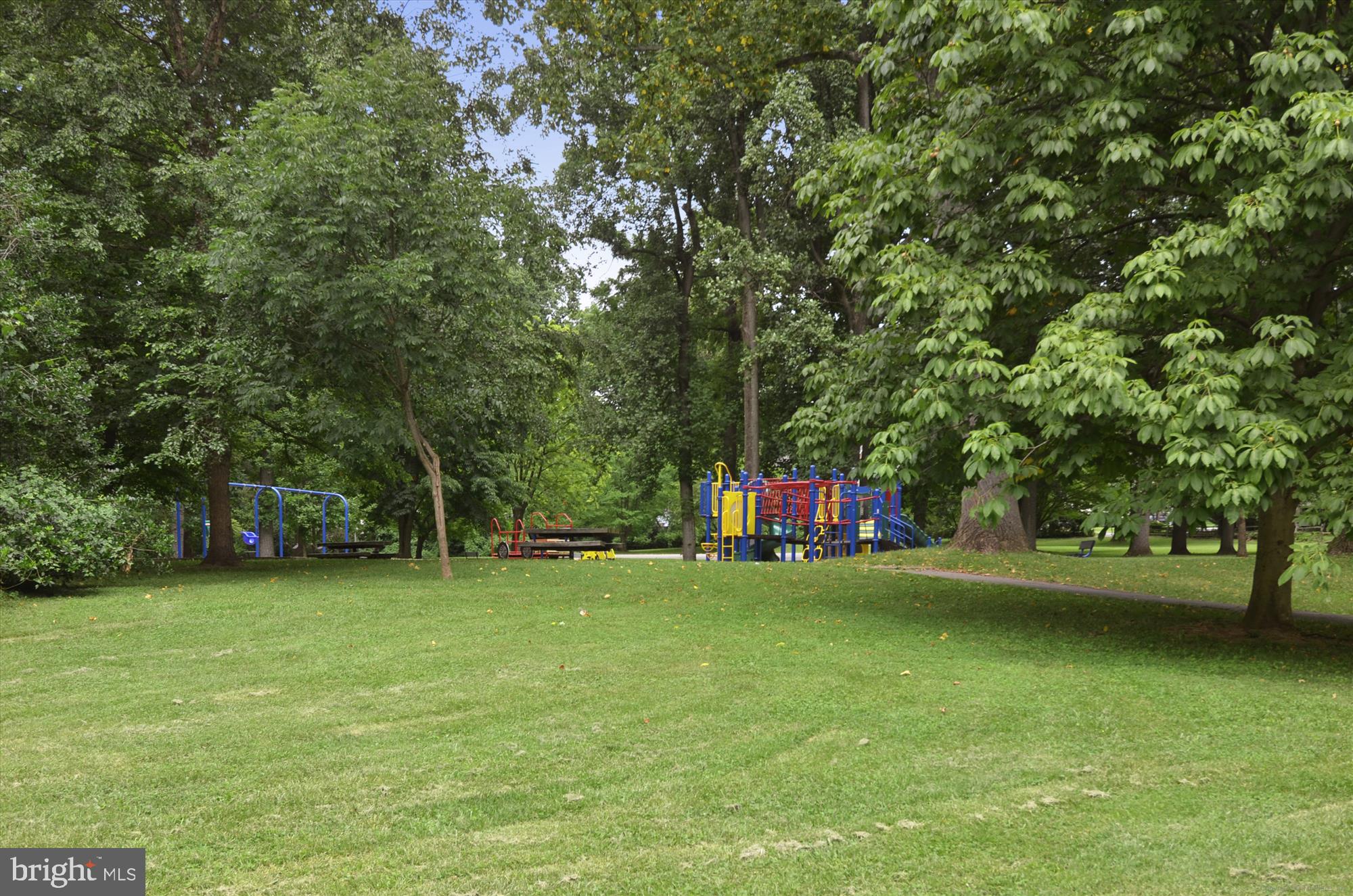 KENSINGTON ESTATES - Residential