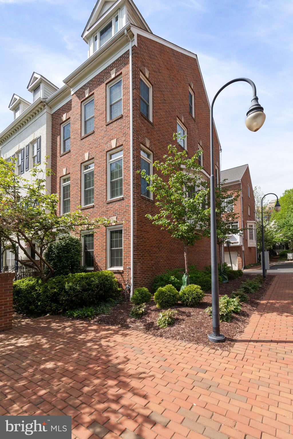 COURTHOUSE HILL - Residential