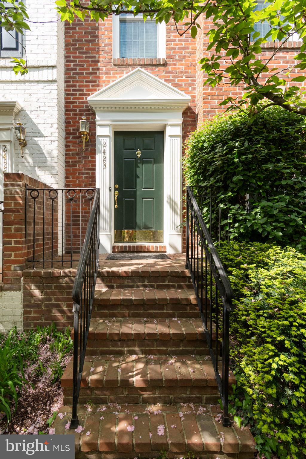 COURTHOUSE HILL - Residential