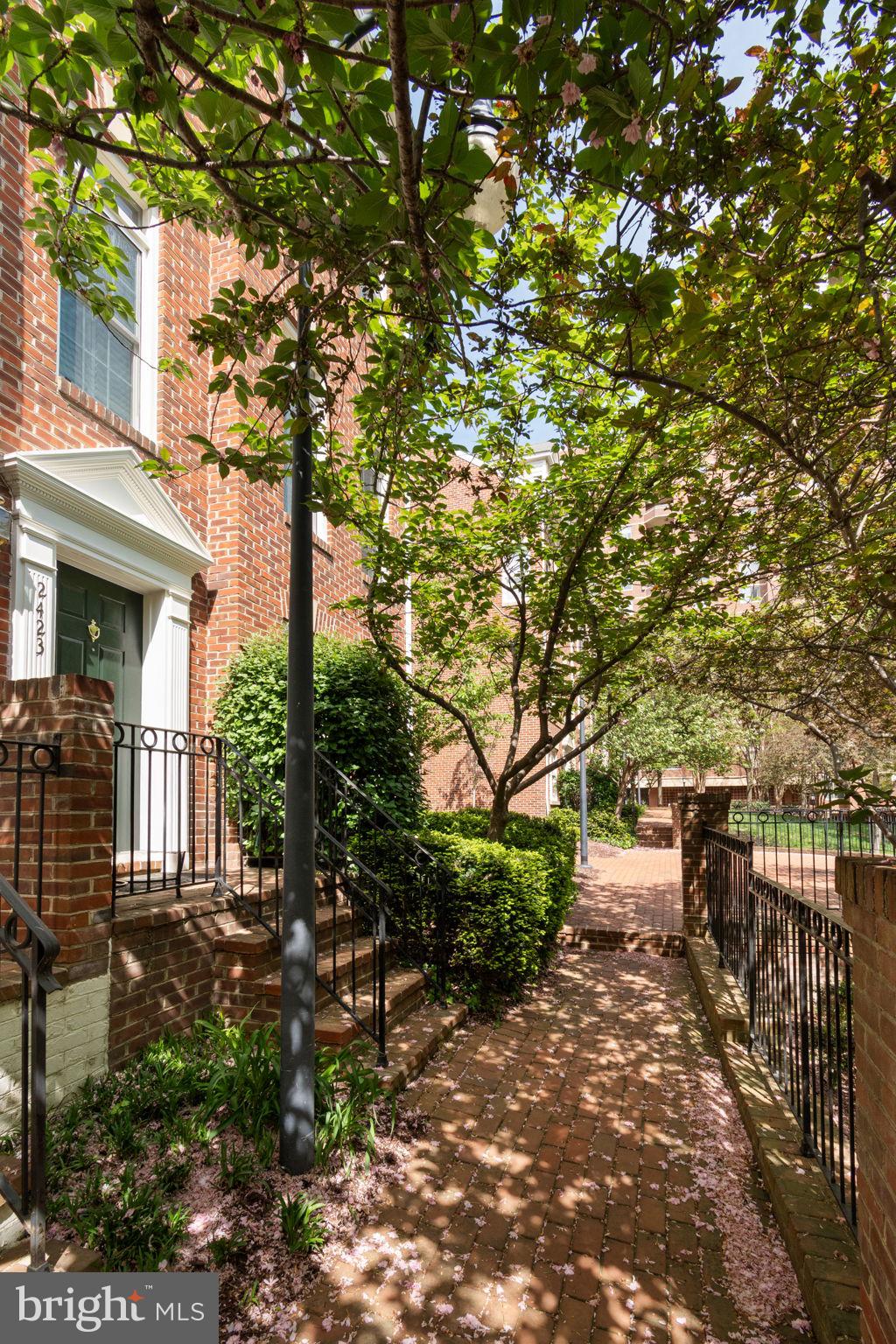 COURTHOUSE HILL - Residential
