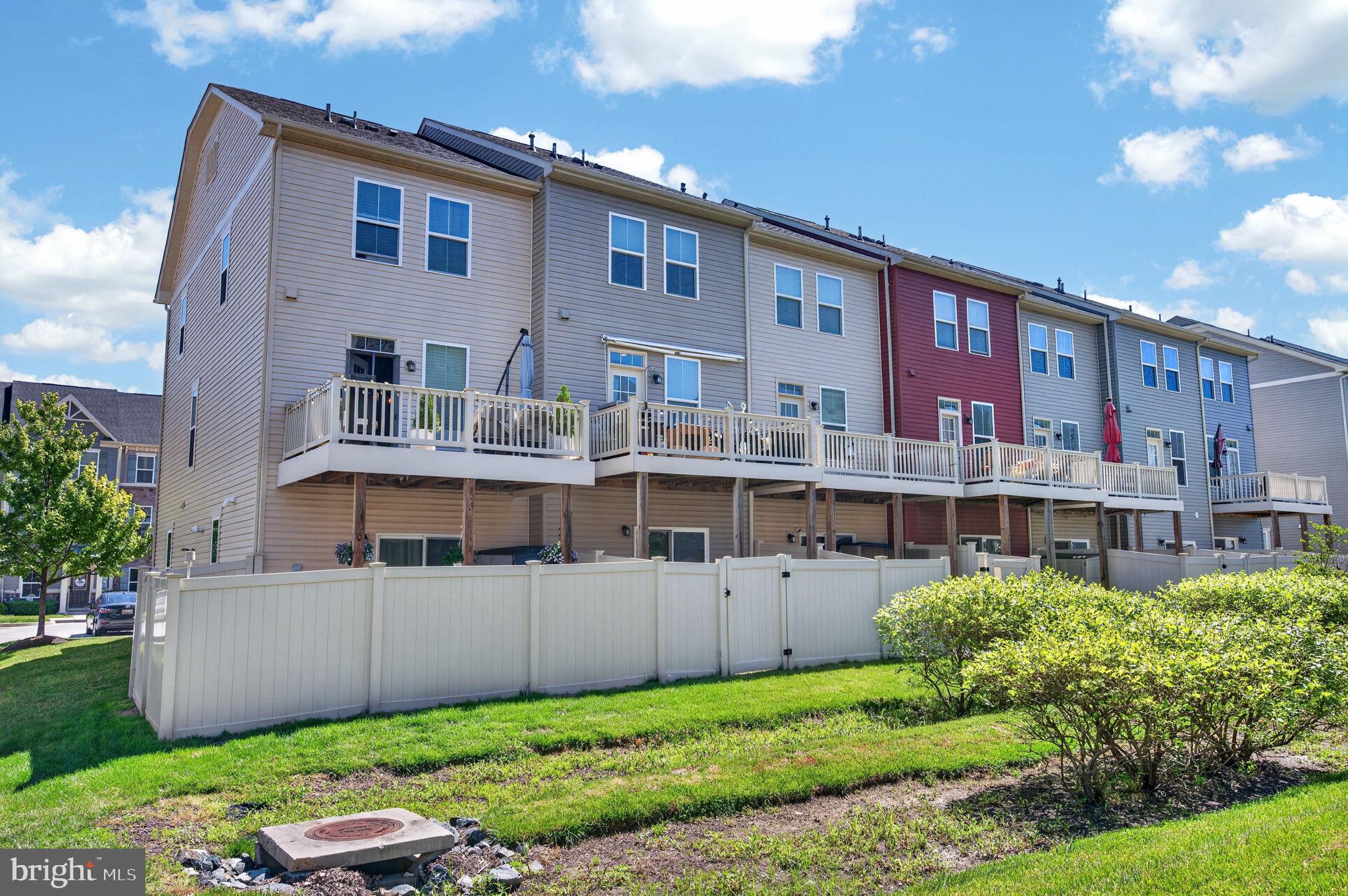 CREEKSIDE VILLAGE AT TANYARD SPRINGS - Residential