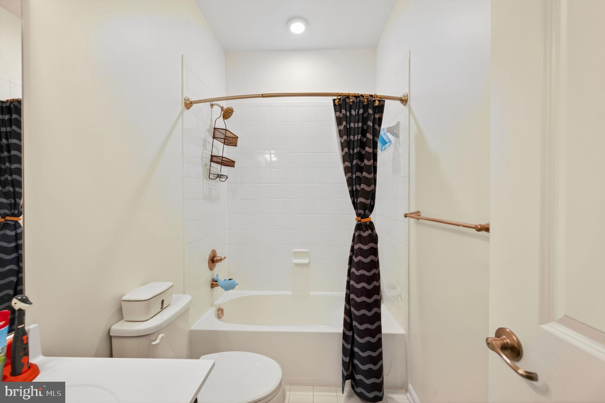 CREEKSIDE VILLAGE AT TANYARD SPRINGS - Residential