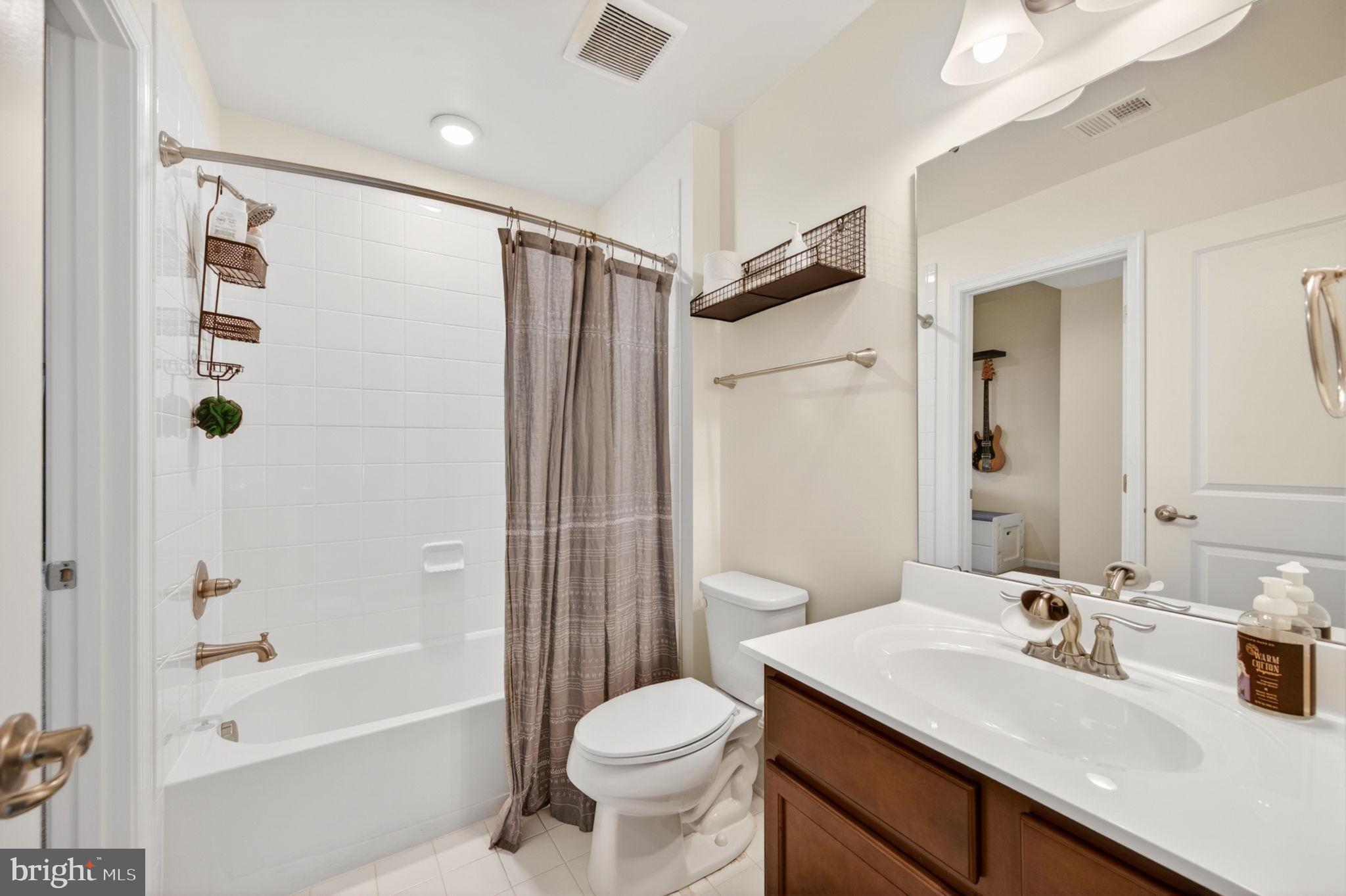 CREEKSIDE VILLAGE AT TANYARD SPRINGS - Residential