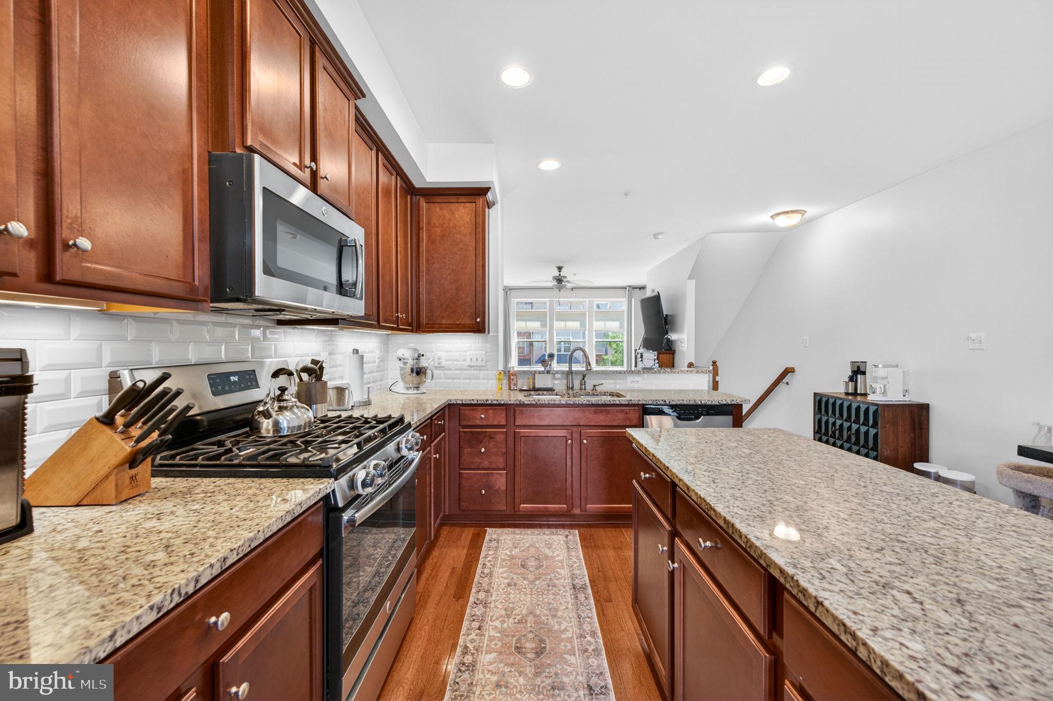 CREEKSIDE VILLAGE AT TANYARD SPRINGS - Residential