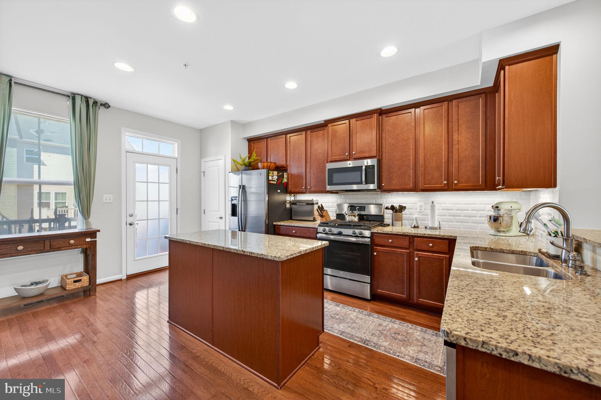 CREEKSIDE VILLAGE AT TANYARD SPRINGS - Residential