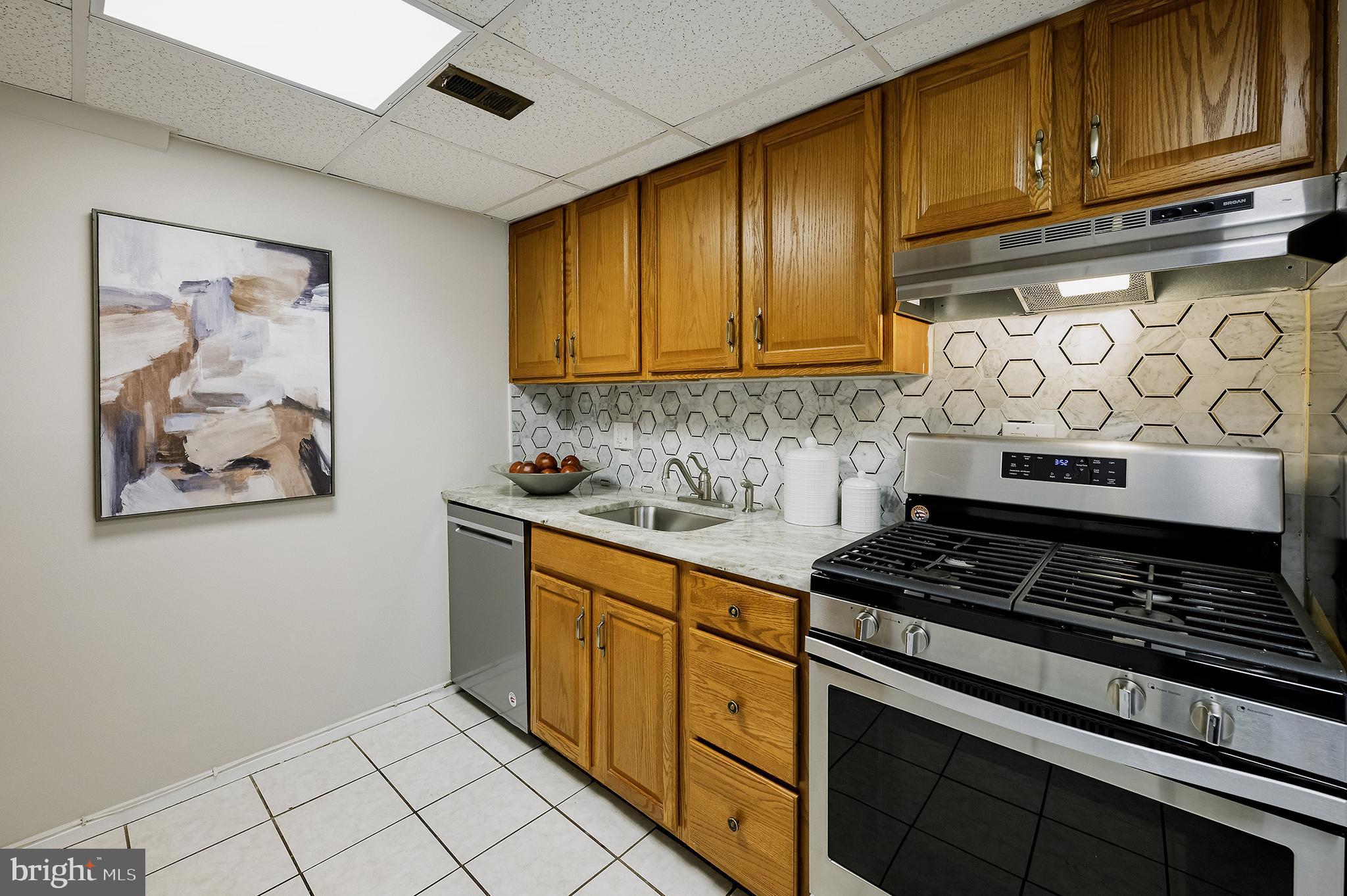 CHARLESTOWNE VILLAGE - Residential