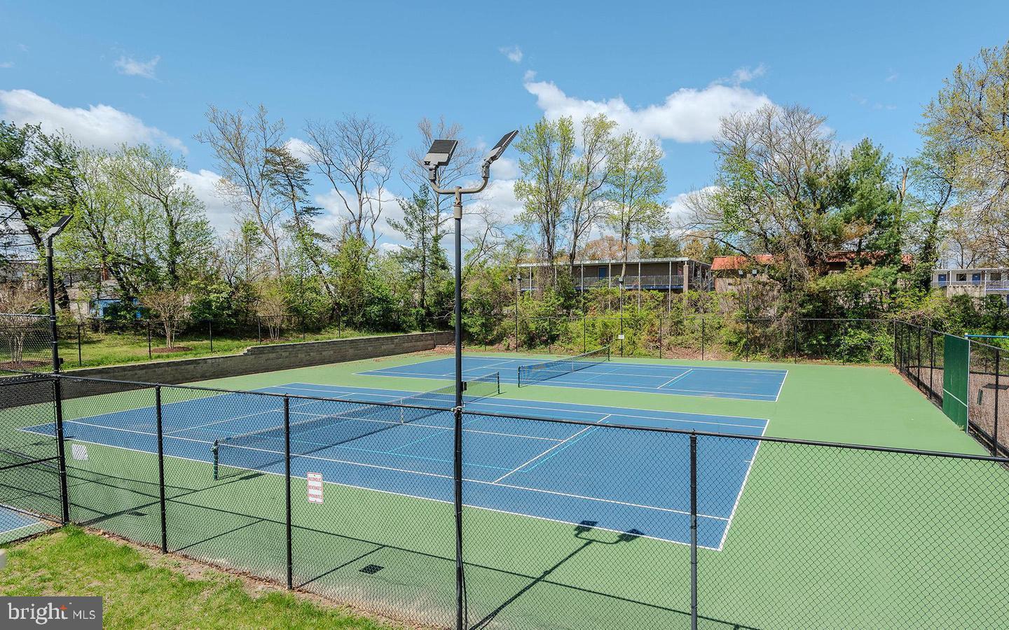 SEVEN OAKS - Residential