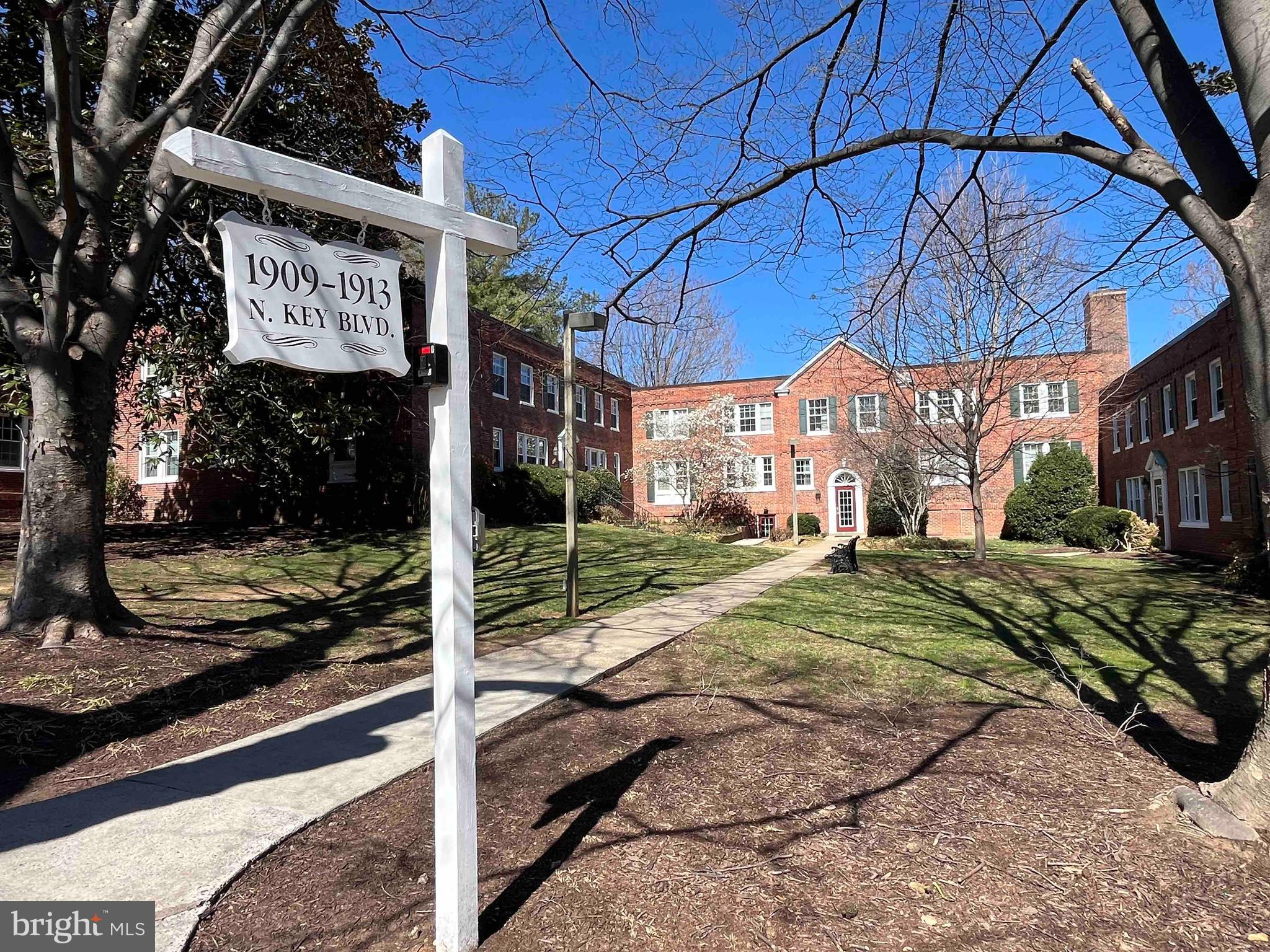 Handsome 1 Bedroom 1 Bath near Courthouse and Roslyn, Easy walk to Metro, restaurants, shopping in the heart of Arlington! This condo had been  remodeled and boasts bamboo flooring * Kitchen with granite counter tops, stainless appliances, breakfast bar and table space * renovated bath  *Location is convenient to DC,  GW Parkway to Tysons and the Beltway 
* Rent includes additional storage unit, water, sewer, and trash removal * No smoking, pets case by case. Avail May 15, 2025

Credit check required for each applicant, $50.fee, Good Housing history, good credit, Minimum annual income $76,000.00. may use 2 incomes to qualify.