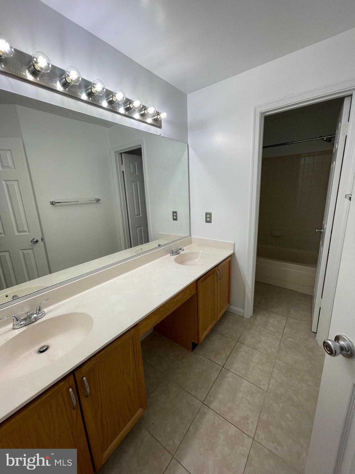 SENTRY RIDGE - Residential Lease