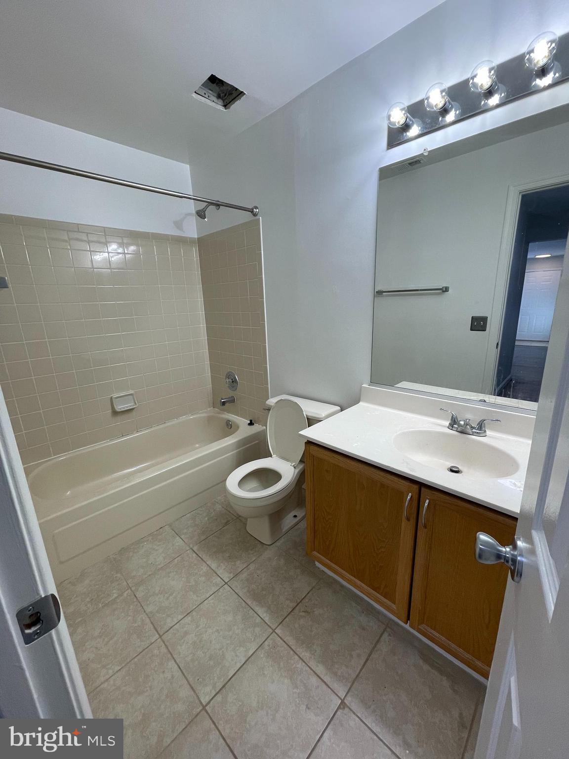 SENTRY RIDGE - Residential Lease