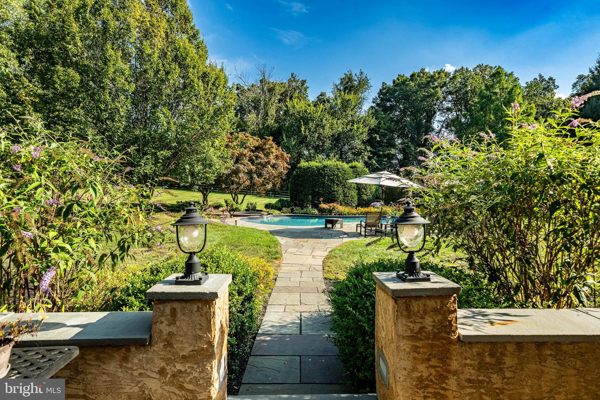 LAKERIDGE - Residential