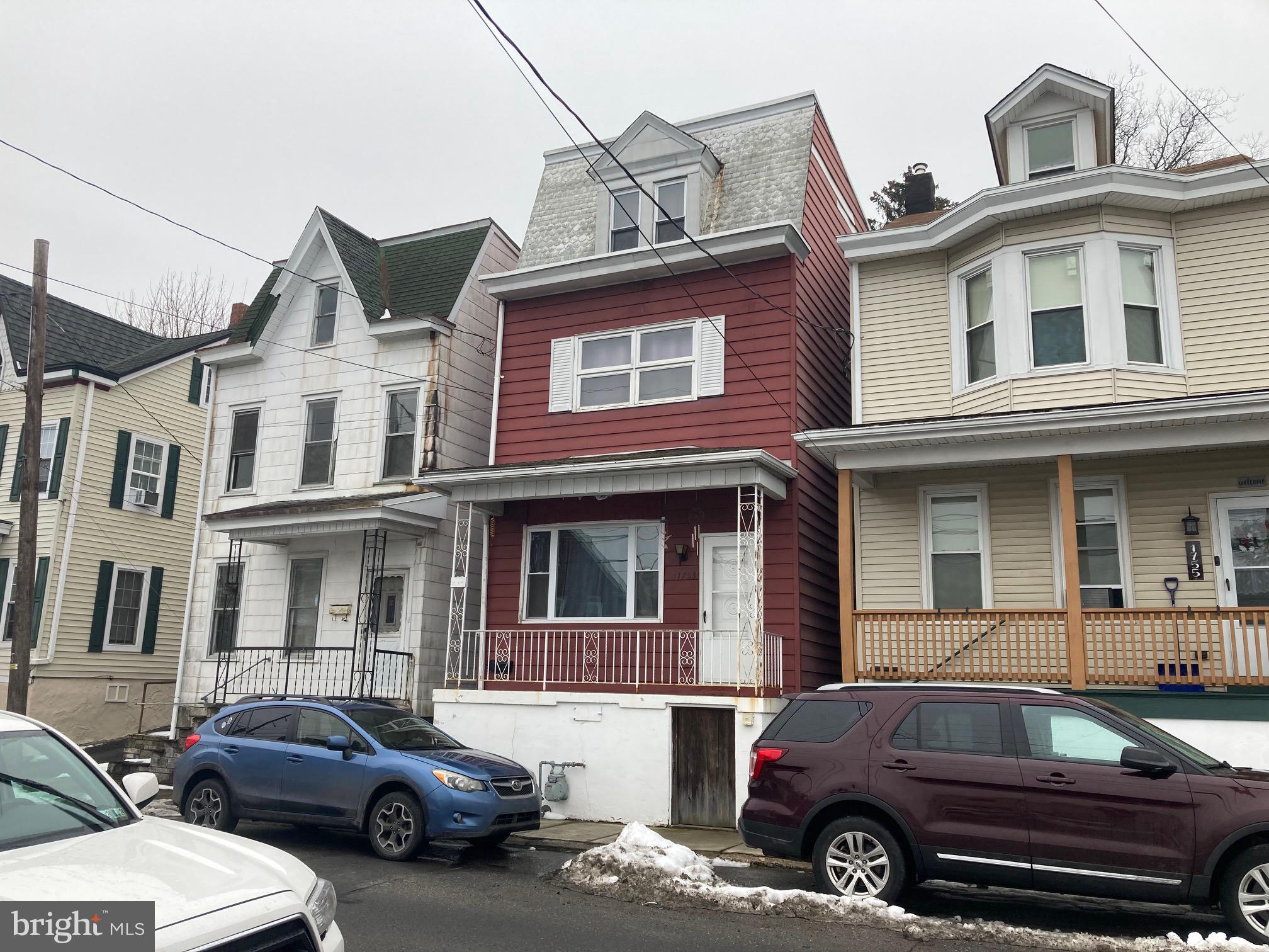 4 Bedroom, 1.5 Bath Home in Pottsville, PA.  Move in ready.  Low taxes.  Economical gas heat.  Close proximity to 61 & 81 for easy travel.  Less than 3 hours to NYC & Philly.   Call for details!