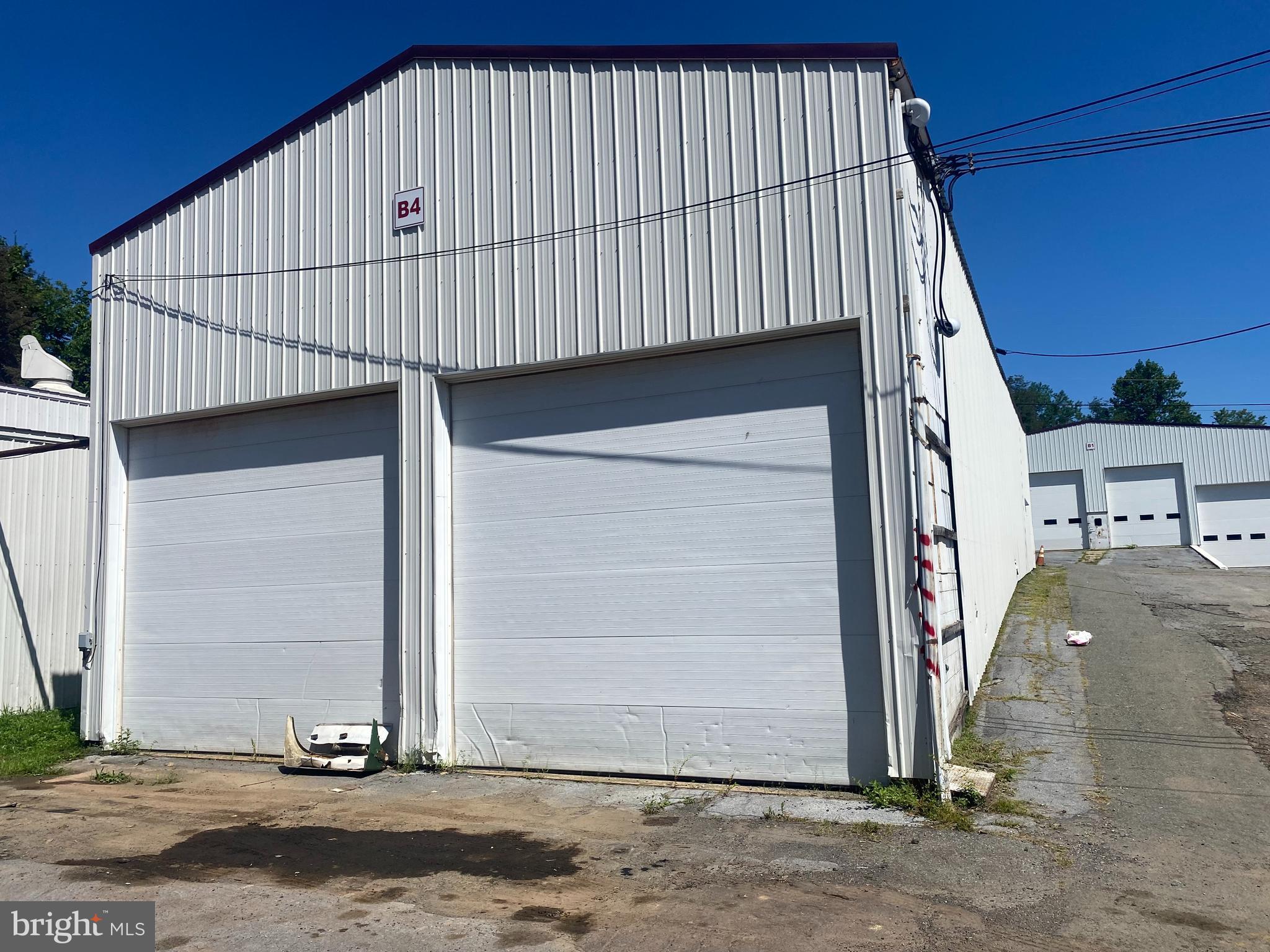 For Rent: 2212 sq ft. Could be used for Storage/Warehouse ,small business, etc. sits directly below Bldg 3. See MLS Listing for more info. Gas, Electric, Water, Heat and A/C Available.
Cost: $1,567.00 per month, which includes maintaining the fence, mowing, & trees care. The tenant is responsible for the cost of all utilities. & trash removal. Owner looking for long term lease,  Other buildings available, inquire with listing agents.