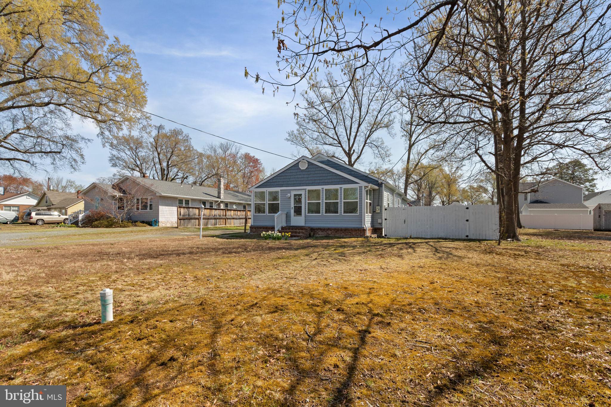 COLONIAL BEACH - Residential