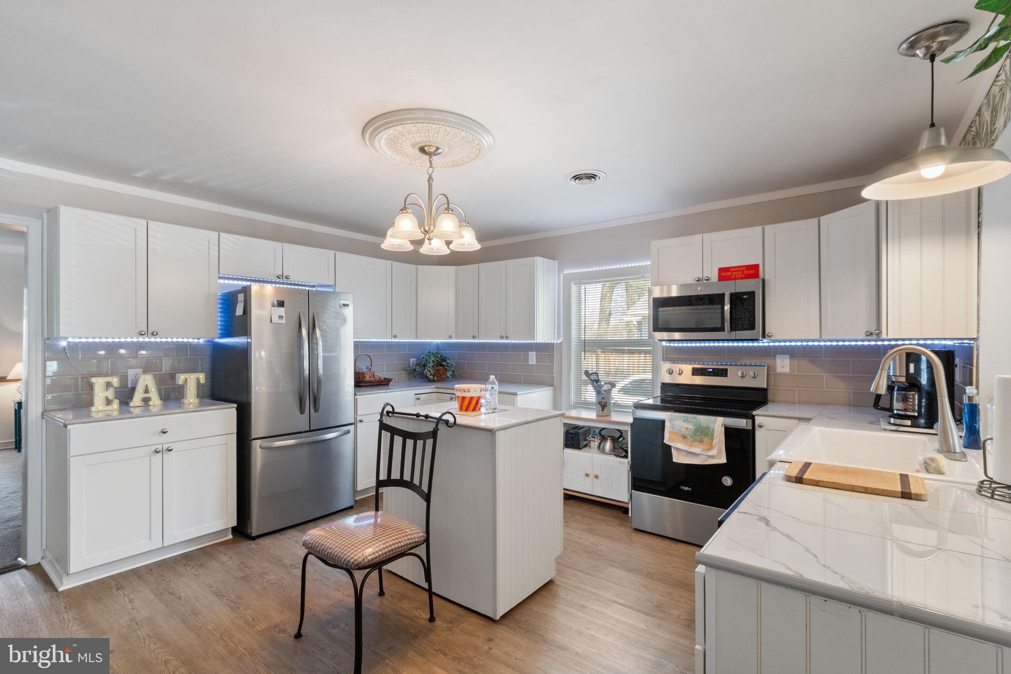 COLONIAL BEACH - Residential