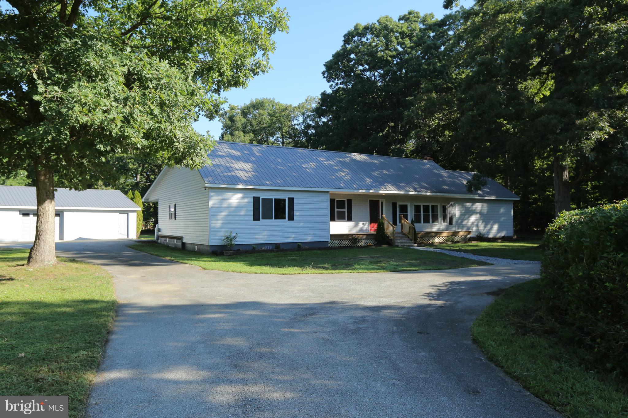 4 bedrms & 3 full baths all on one level! 2 Masters w/ full baths or could be used as a guest rm.Great open floor plan w/ updated kitchen, ss appliances,granite counters,breakfast nook & separate dining room!Huge family rm w/hardwood & fireplace.Large additional family rm, play/rec rm or theater room! Deck, patio & nice level backyard make a great spot for entertaining! Detached garage/workshop!