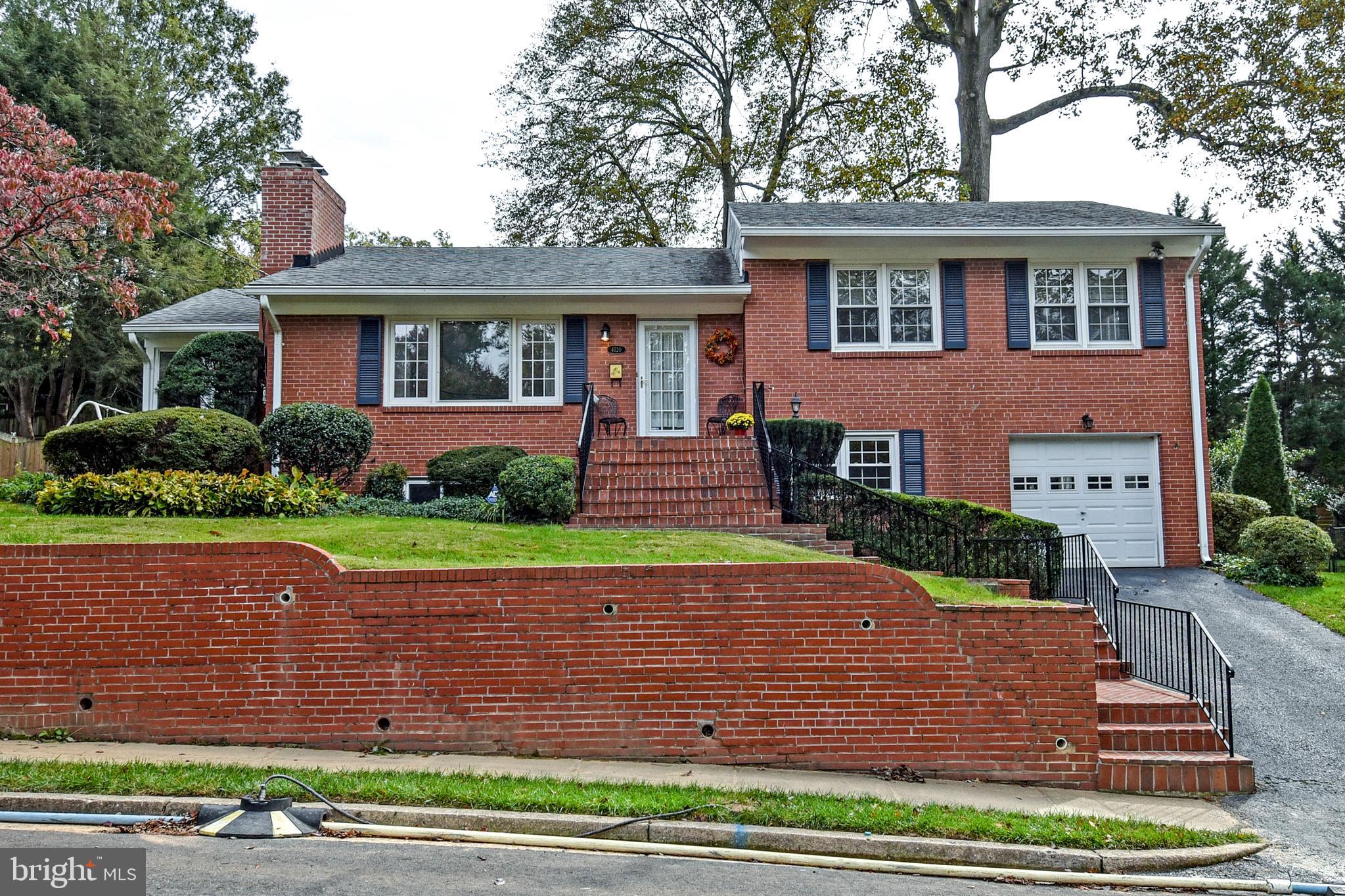 GOLF CLUB MANOR - Residential Lease
