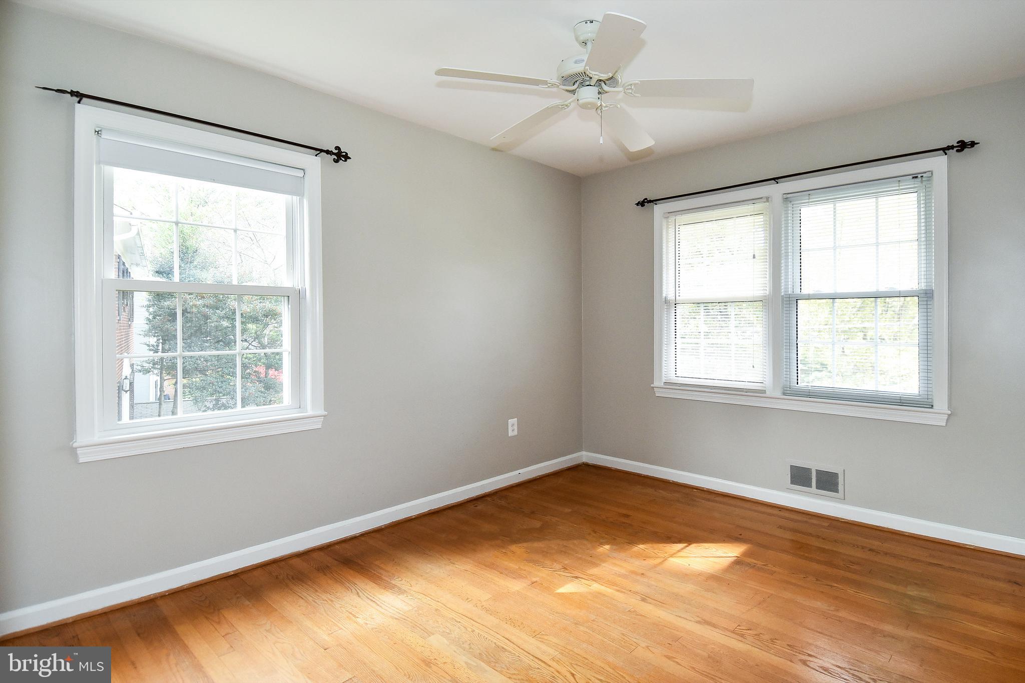 GOLF CLUB MANOR - Residential Lease