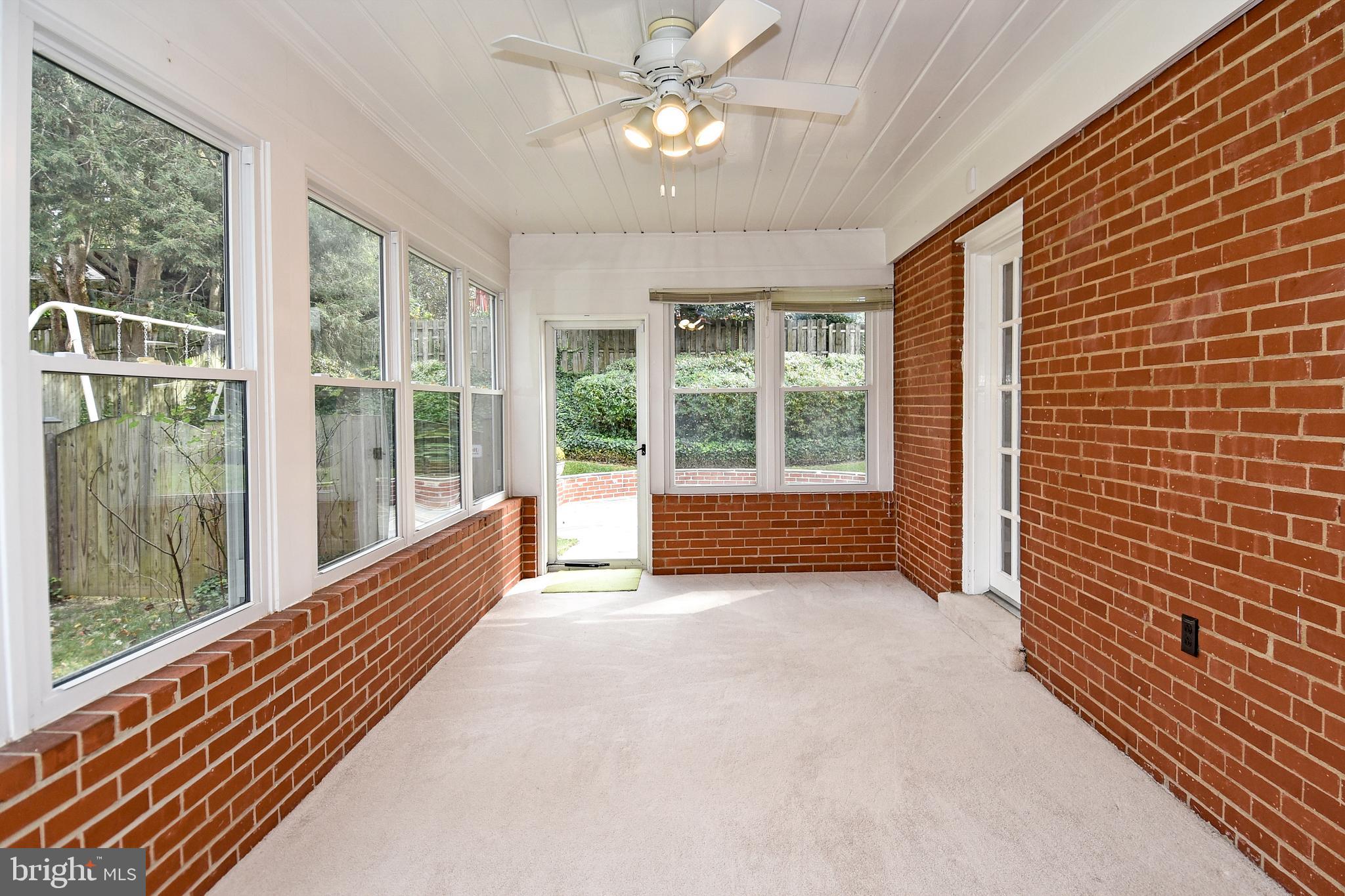 GOLF CLUB MANOR - Residential Lease