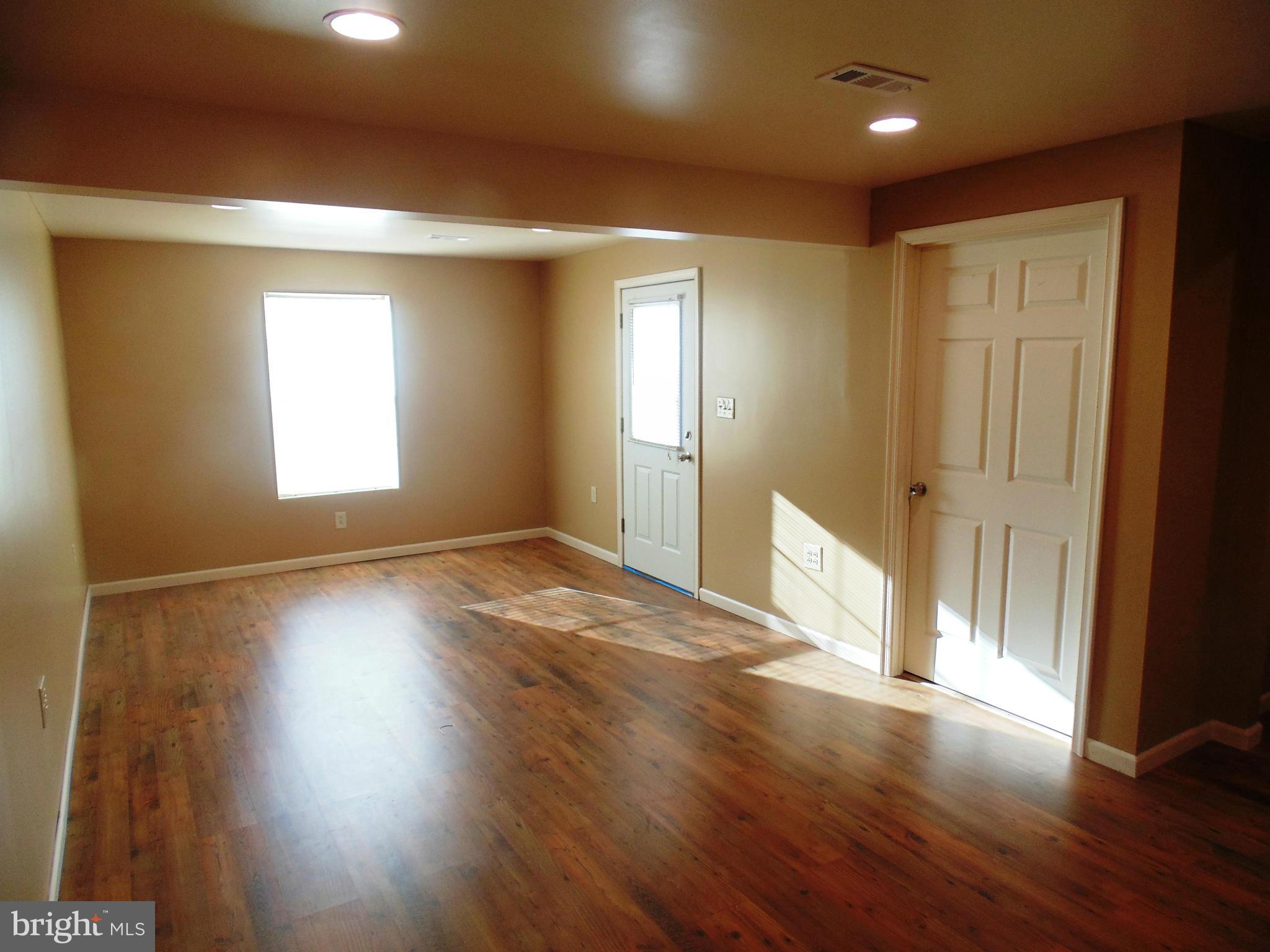 MANOR PARK - Residential Lease