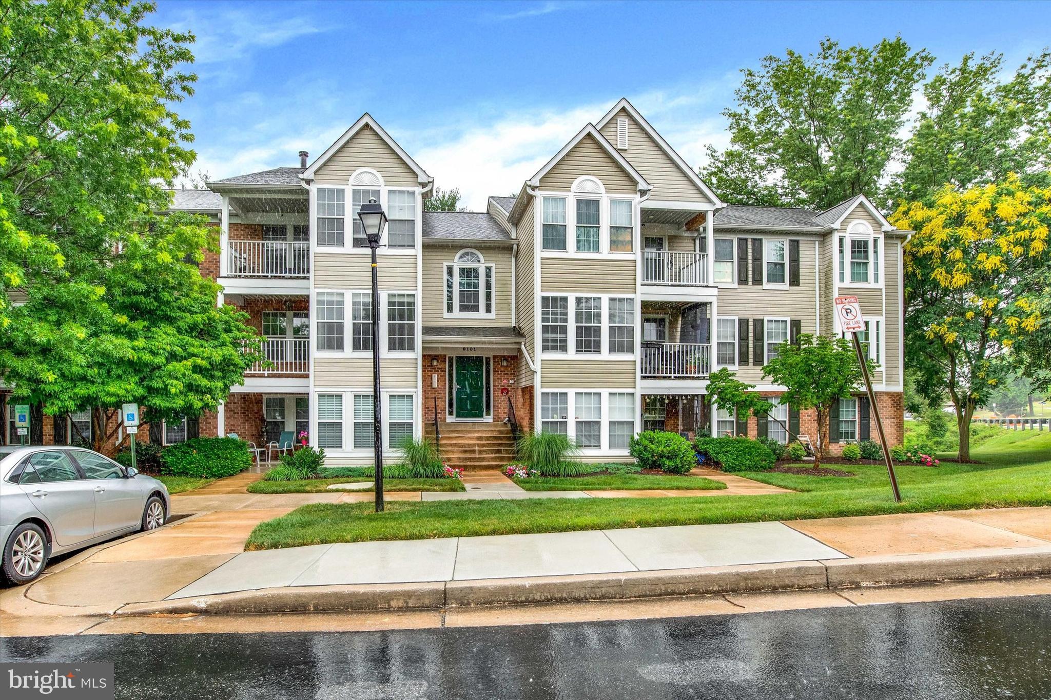 PERRY HALL COURTS - Residential