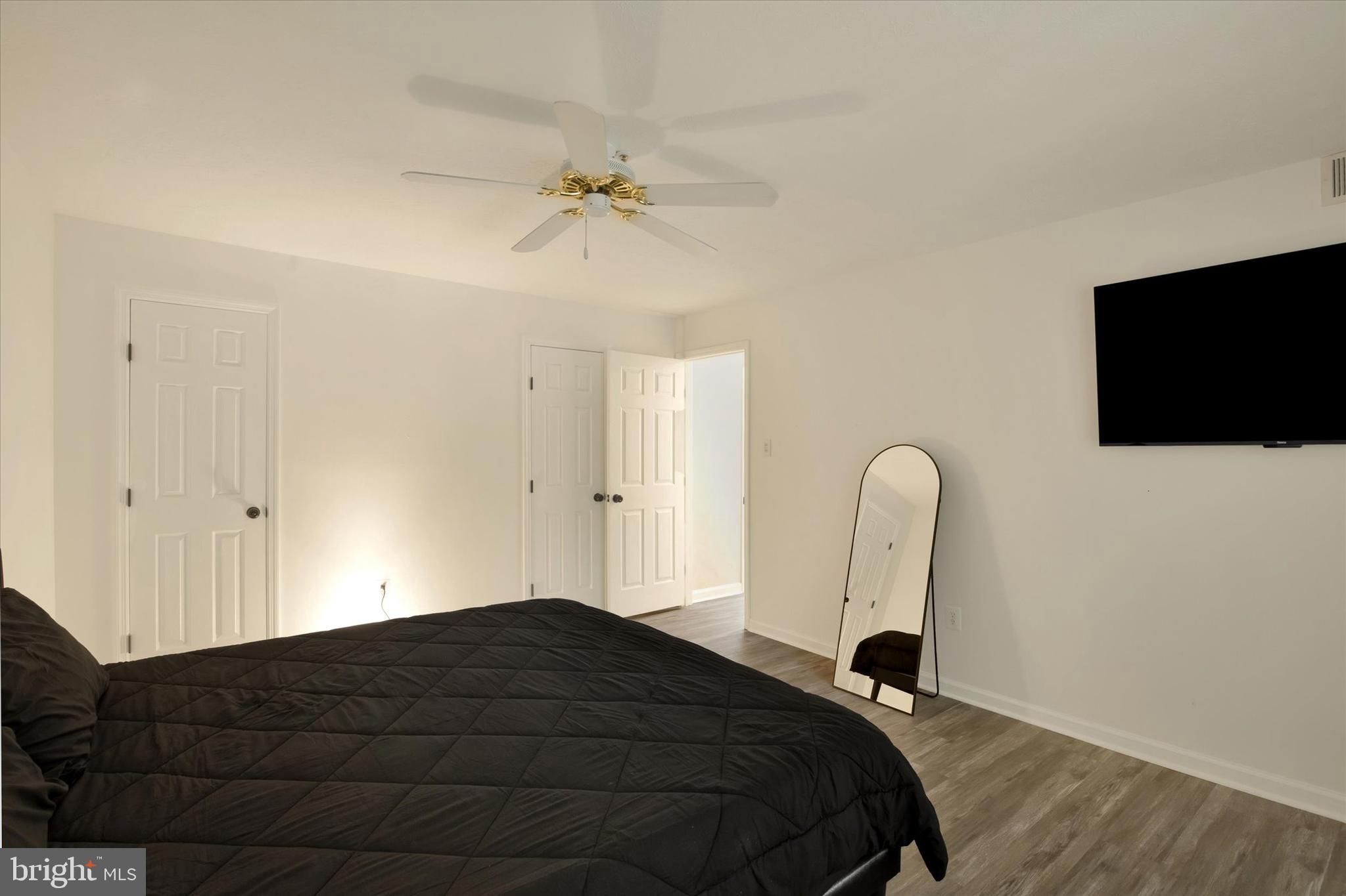 PERRY HALL COURTS - Residential