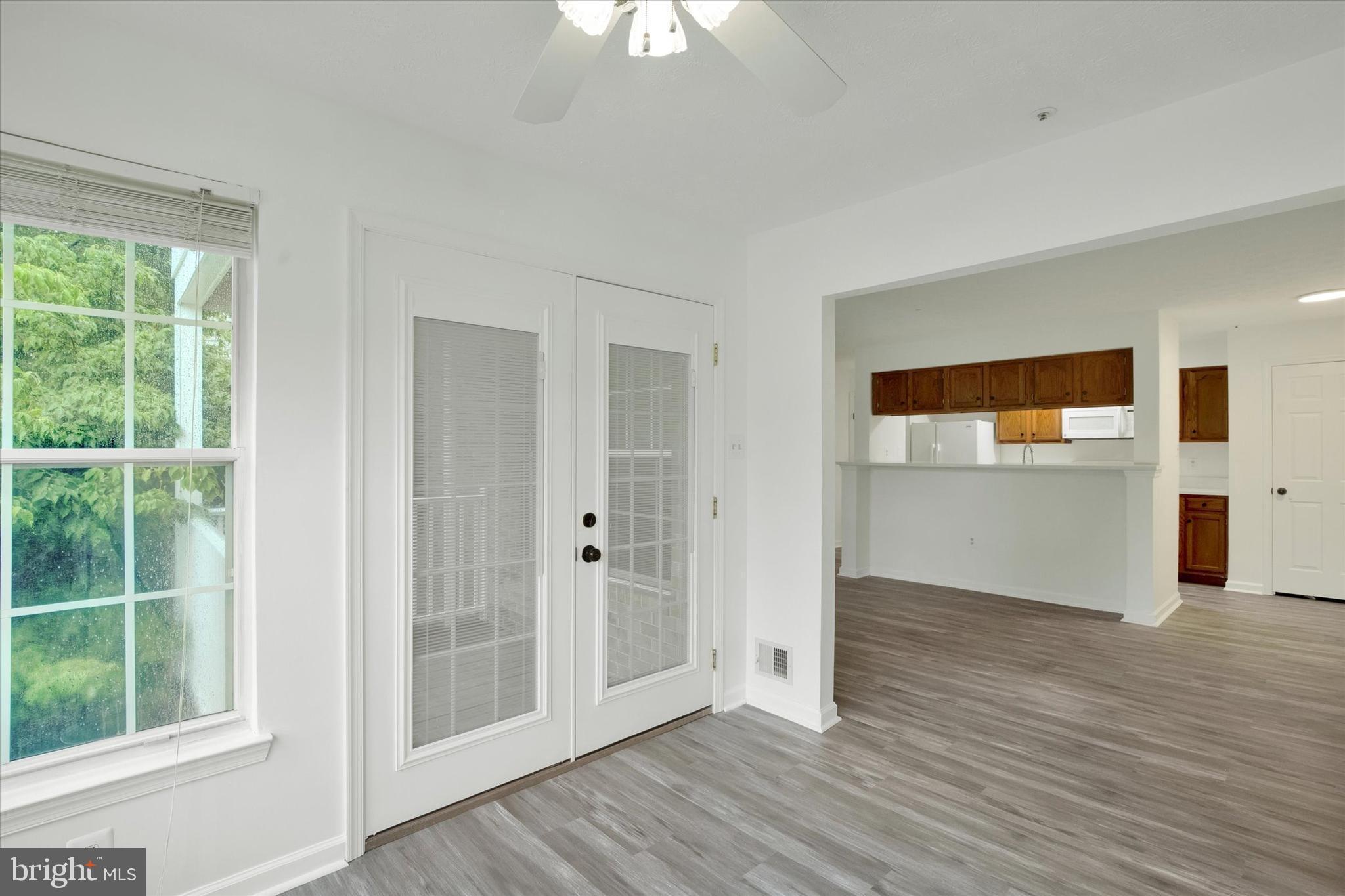PERRY HALL COURTS - Residential