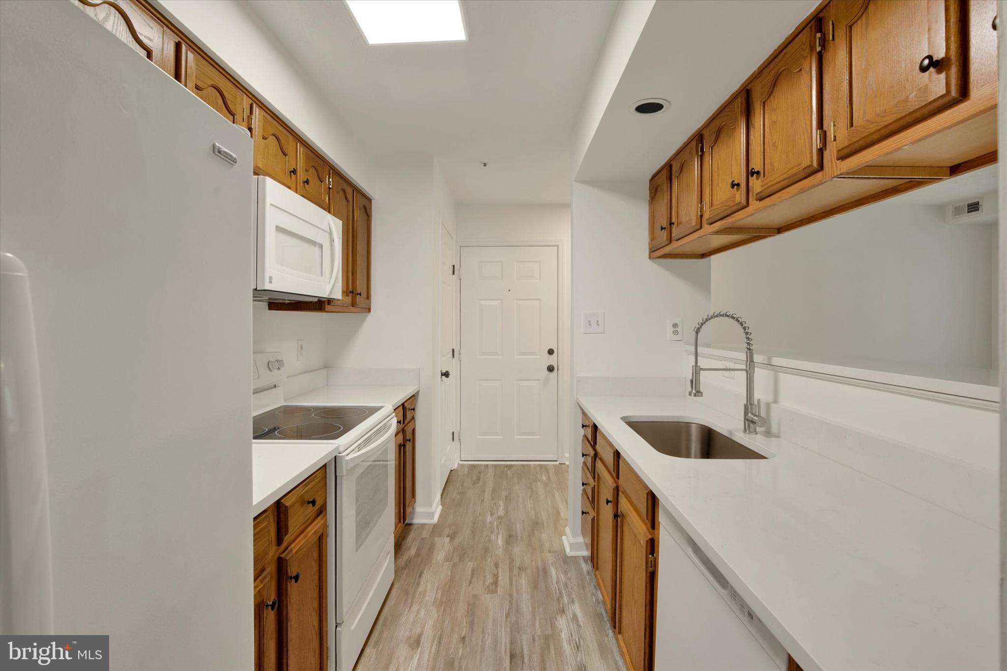PERRY HALL COURTS - Residential
