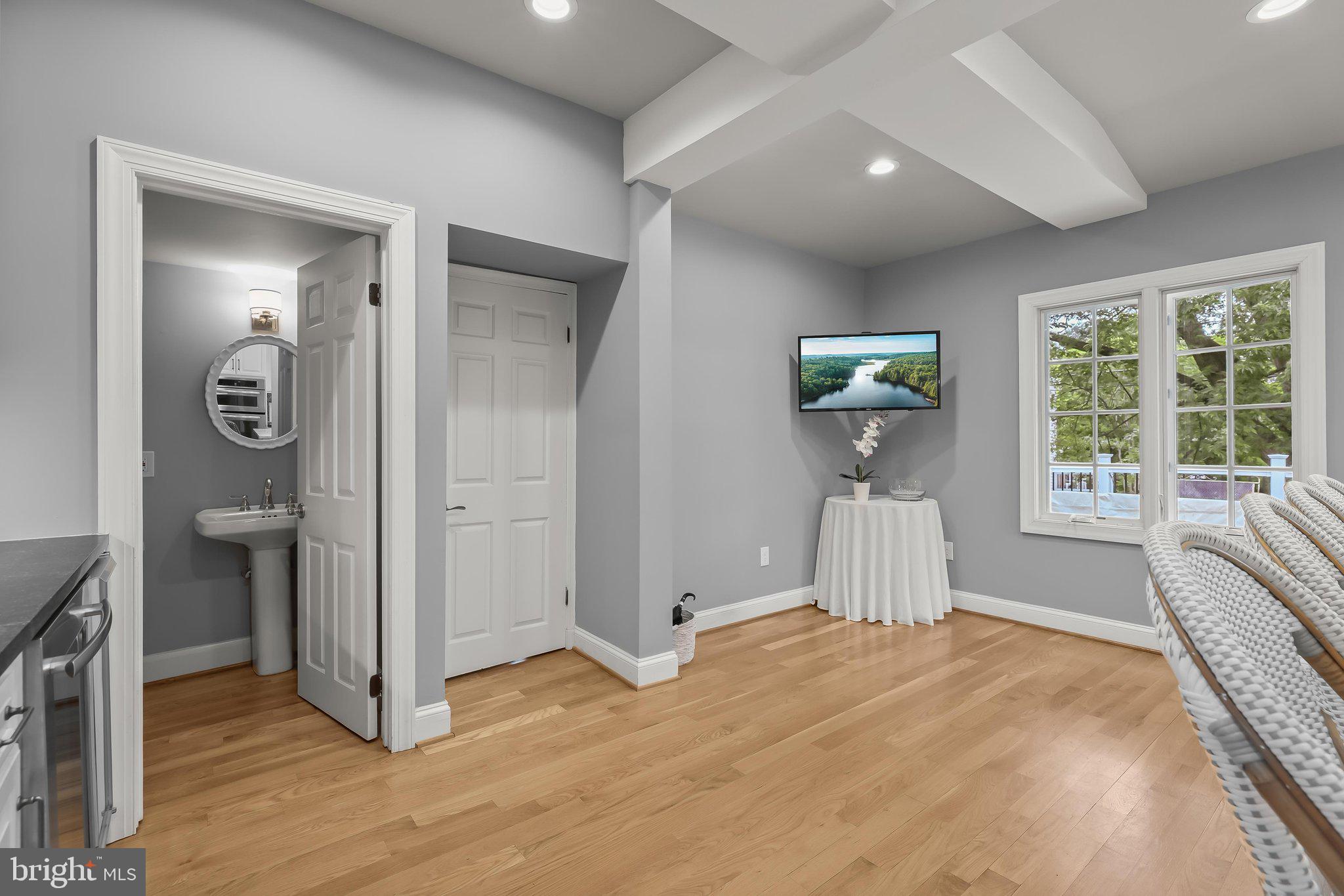 SOUTHLAND HILLS - Residential