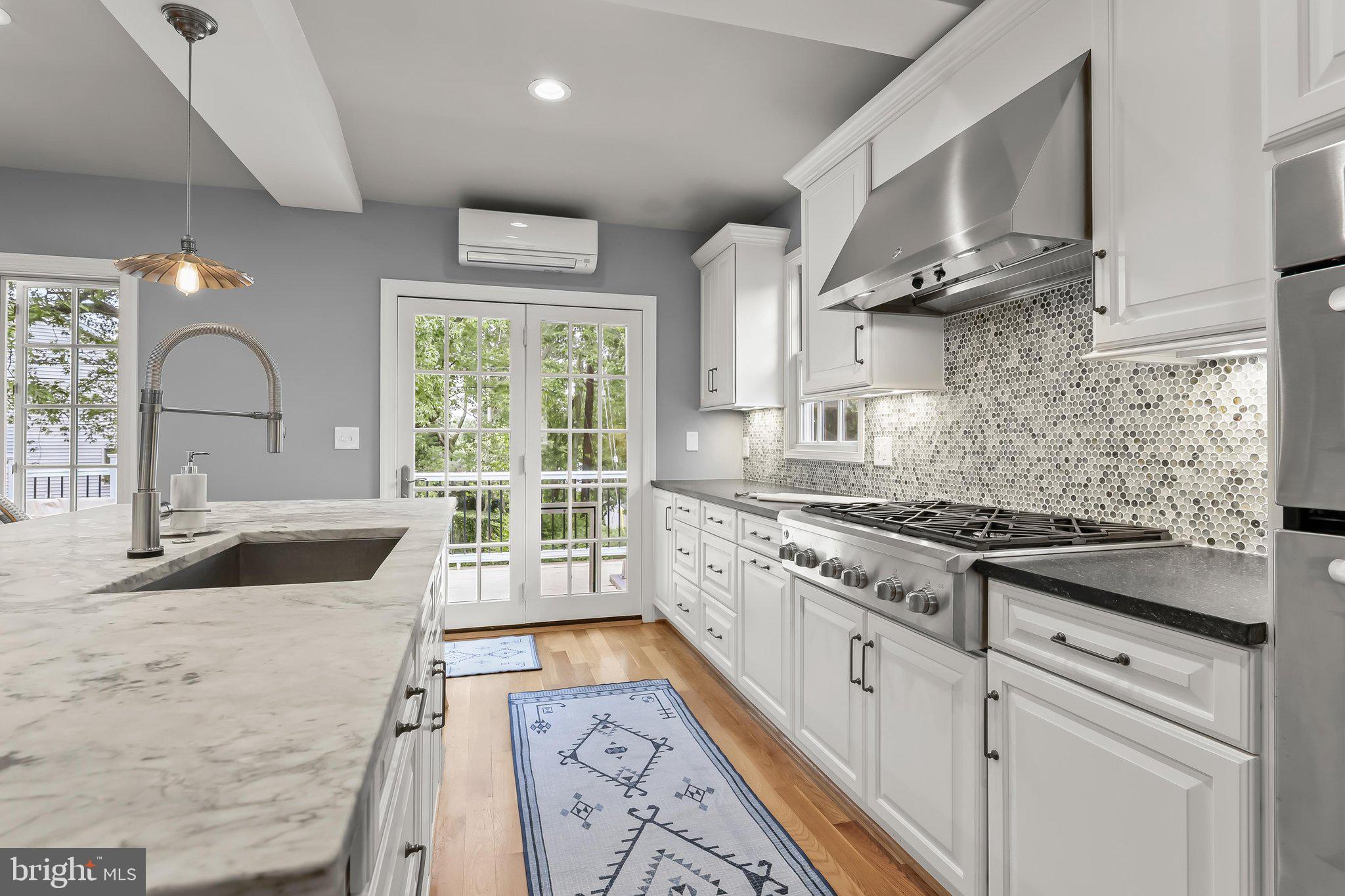 SOUTHLAND HILLS - Residential