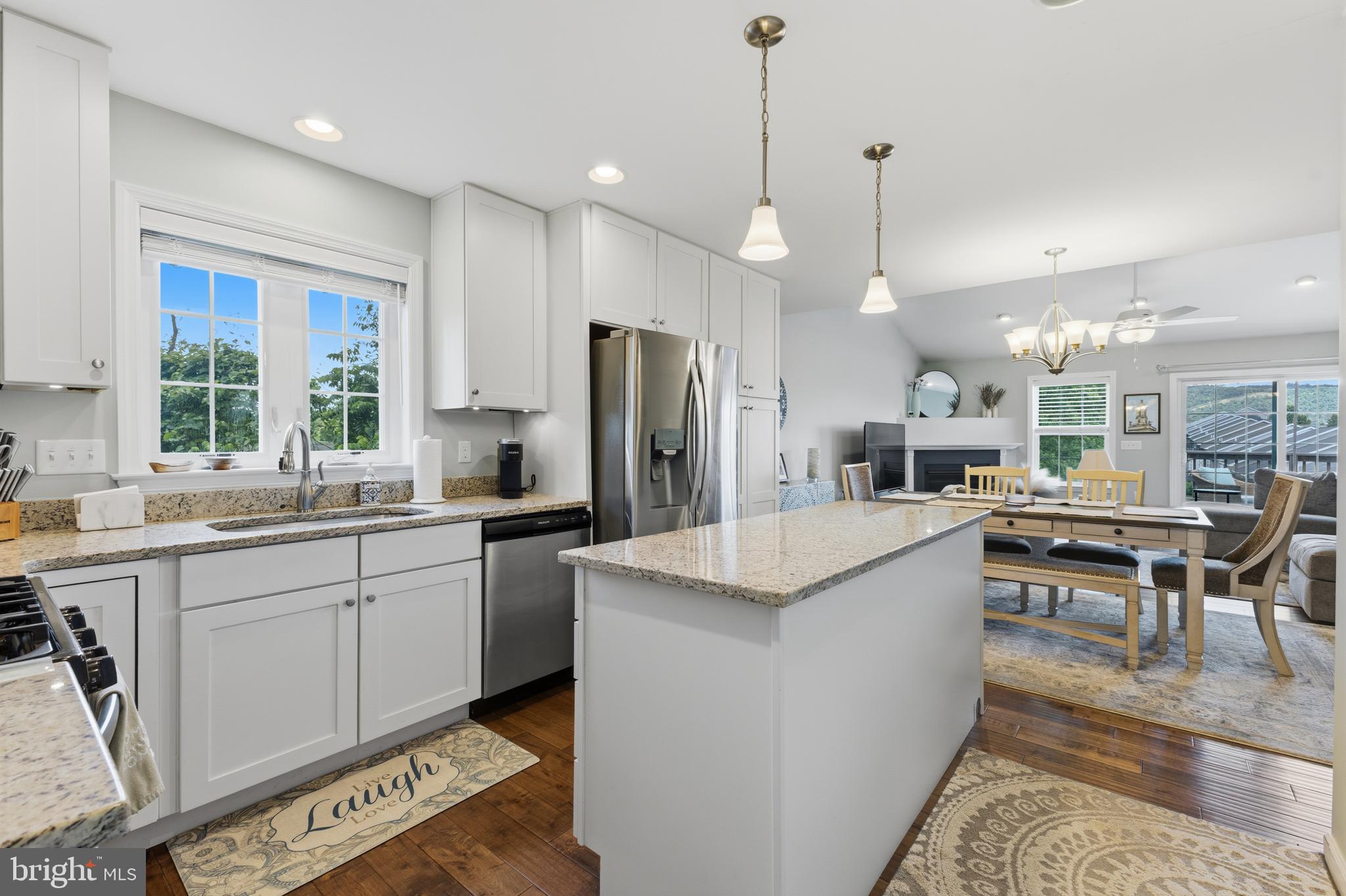 THE MEWS AT BURNHAM FARMS - Residential