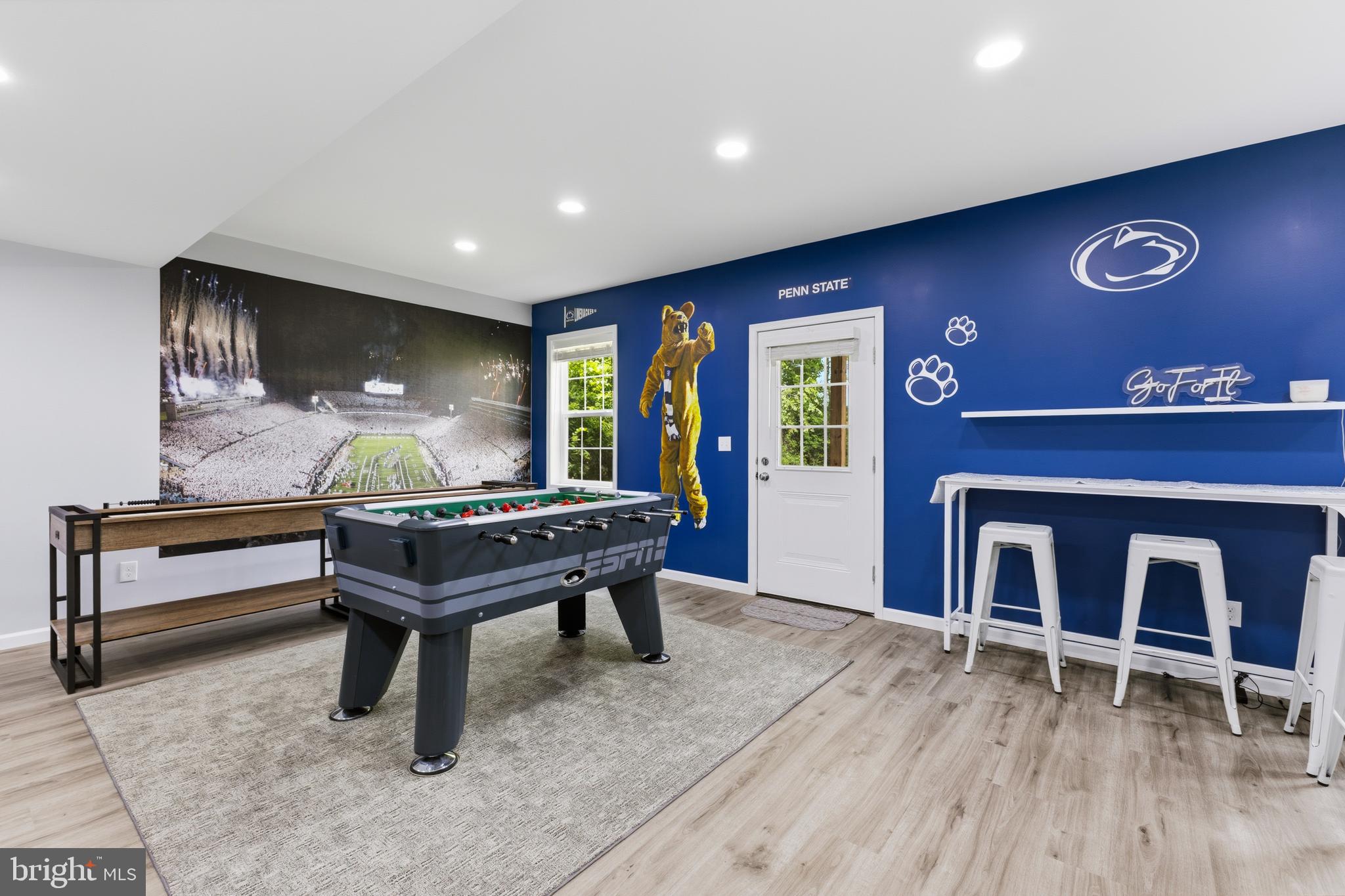 THE MEWS AT BURNHAM FARMS - Residential