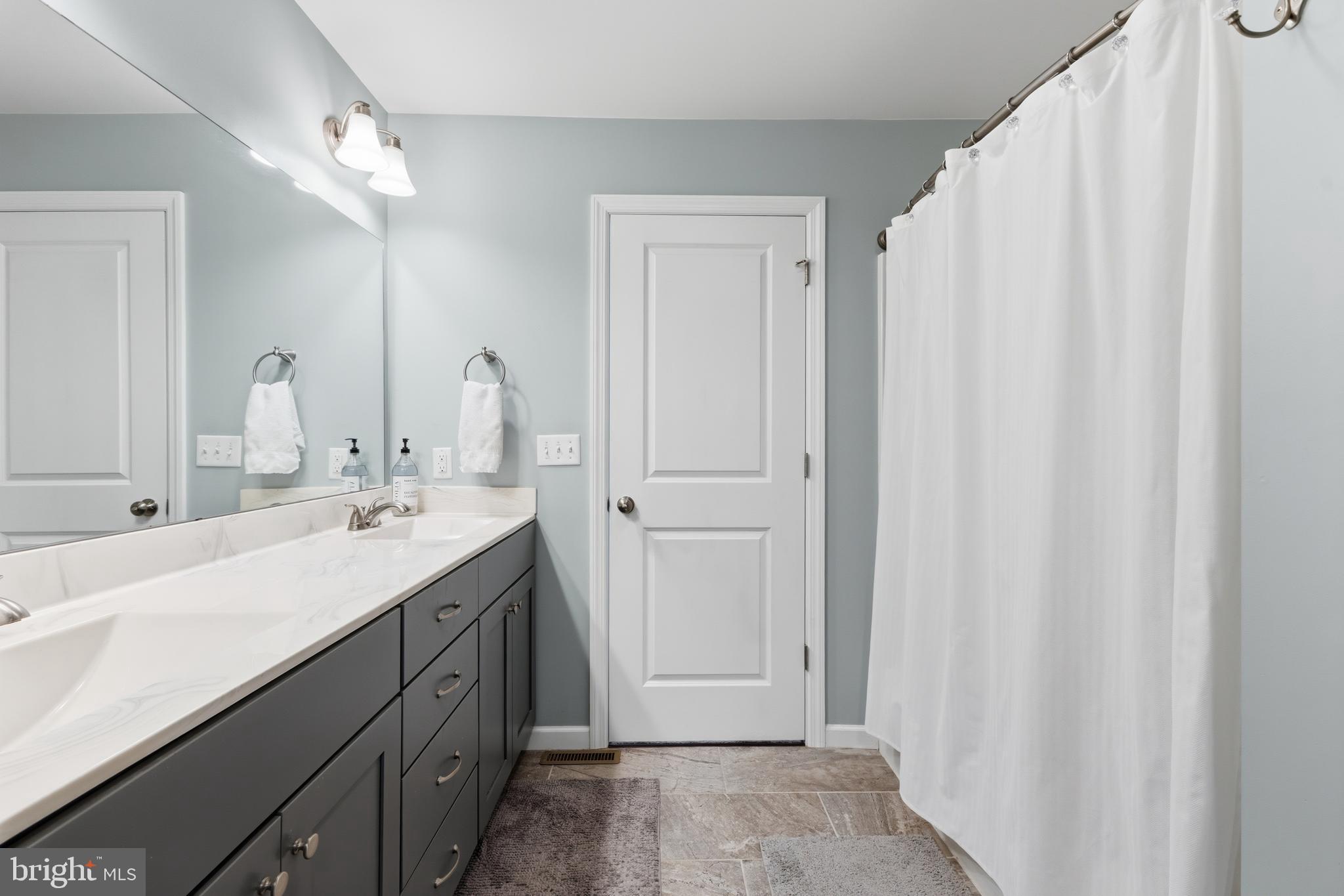 THE MEWS AT BURNHAM FARMS - Residential