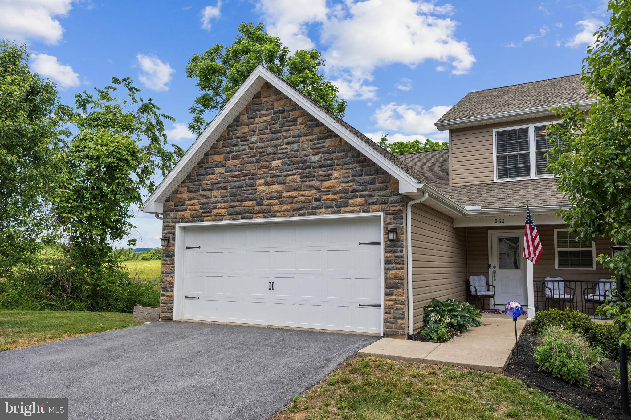 THE MEWS AT BURNHAM FARMS - Residential