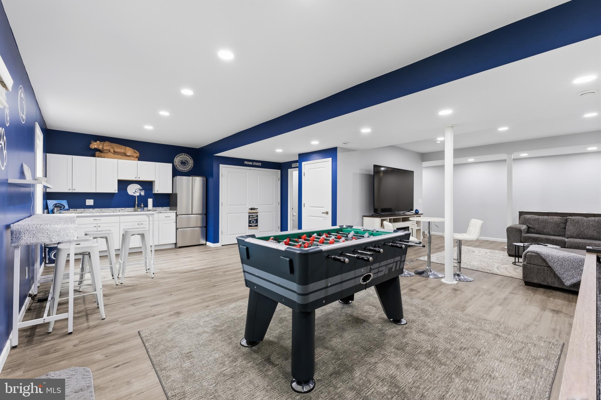 THE MEWS AT BURNHAM FARMS - Residential