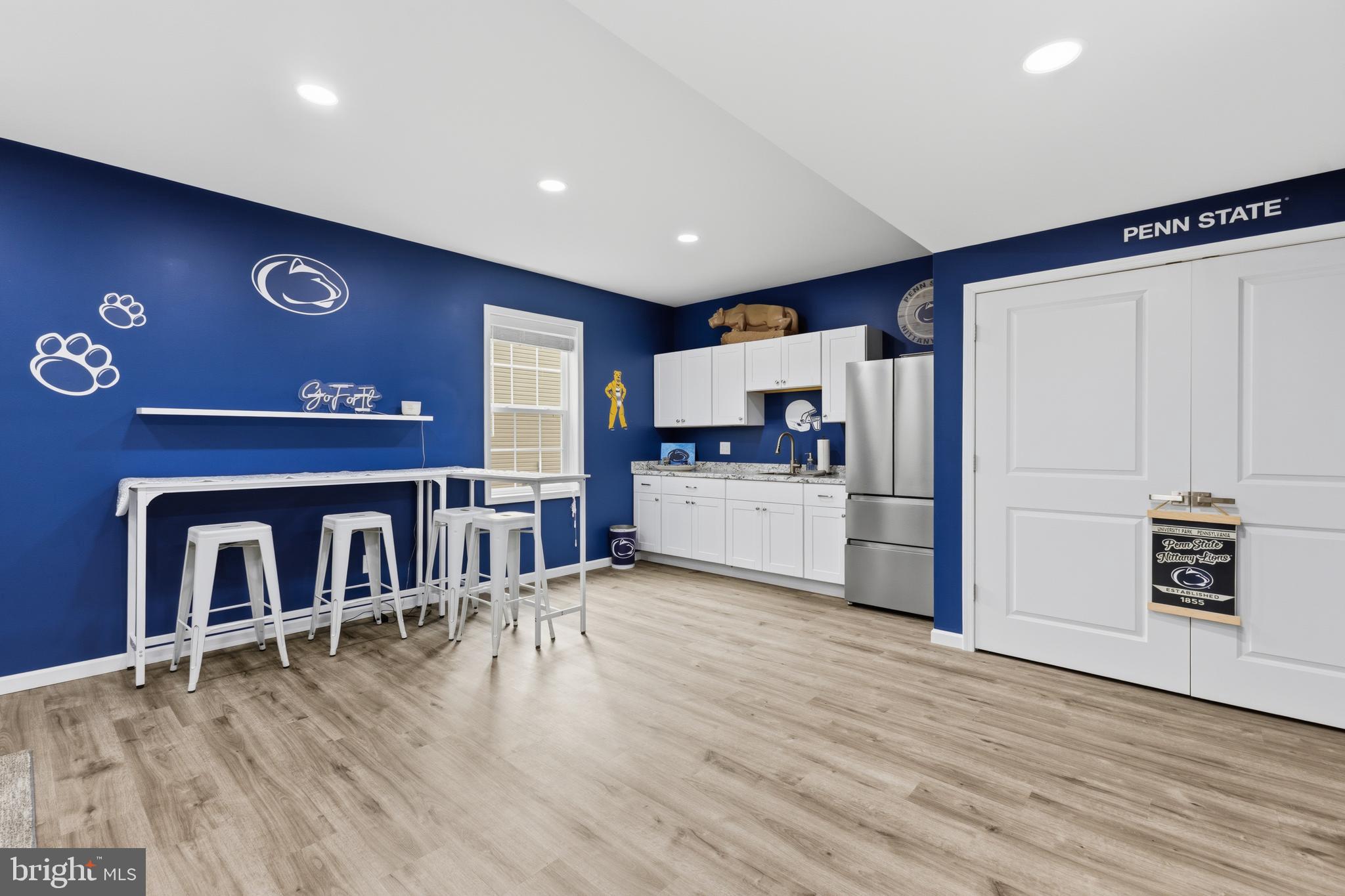 THE MEWS AT BURNHAM FARMS - Residential