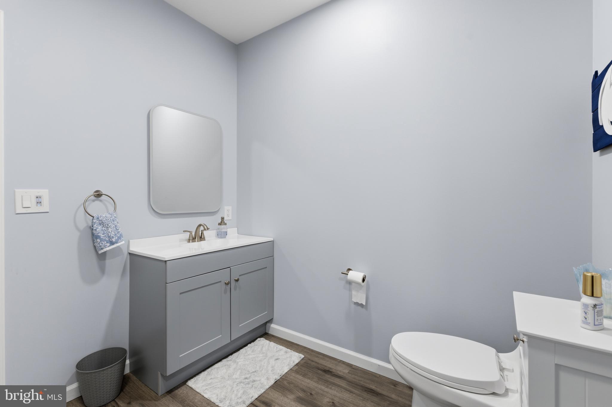 THE MEWS AT BURNHAM FARMS - Residential