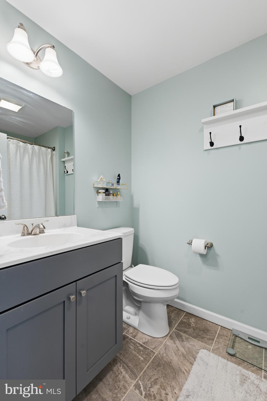 THE MEWS AT BURNHAM FARMS - Residential