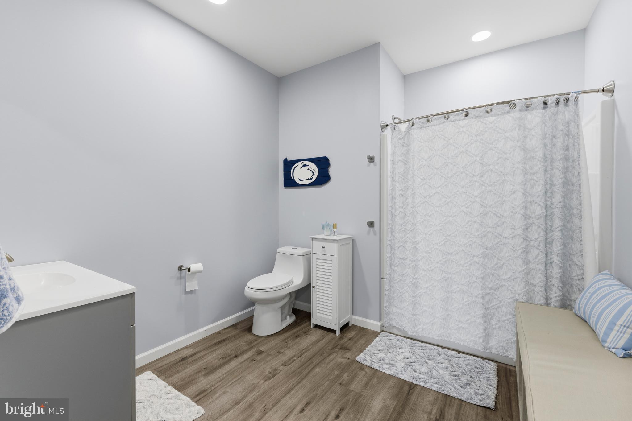 THE MEWS AT BURNHAM FARMS - Residential
